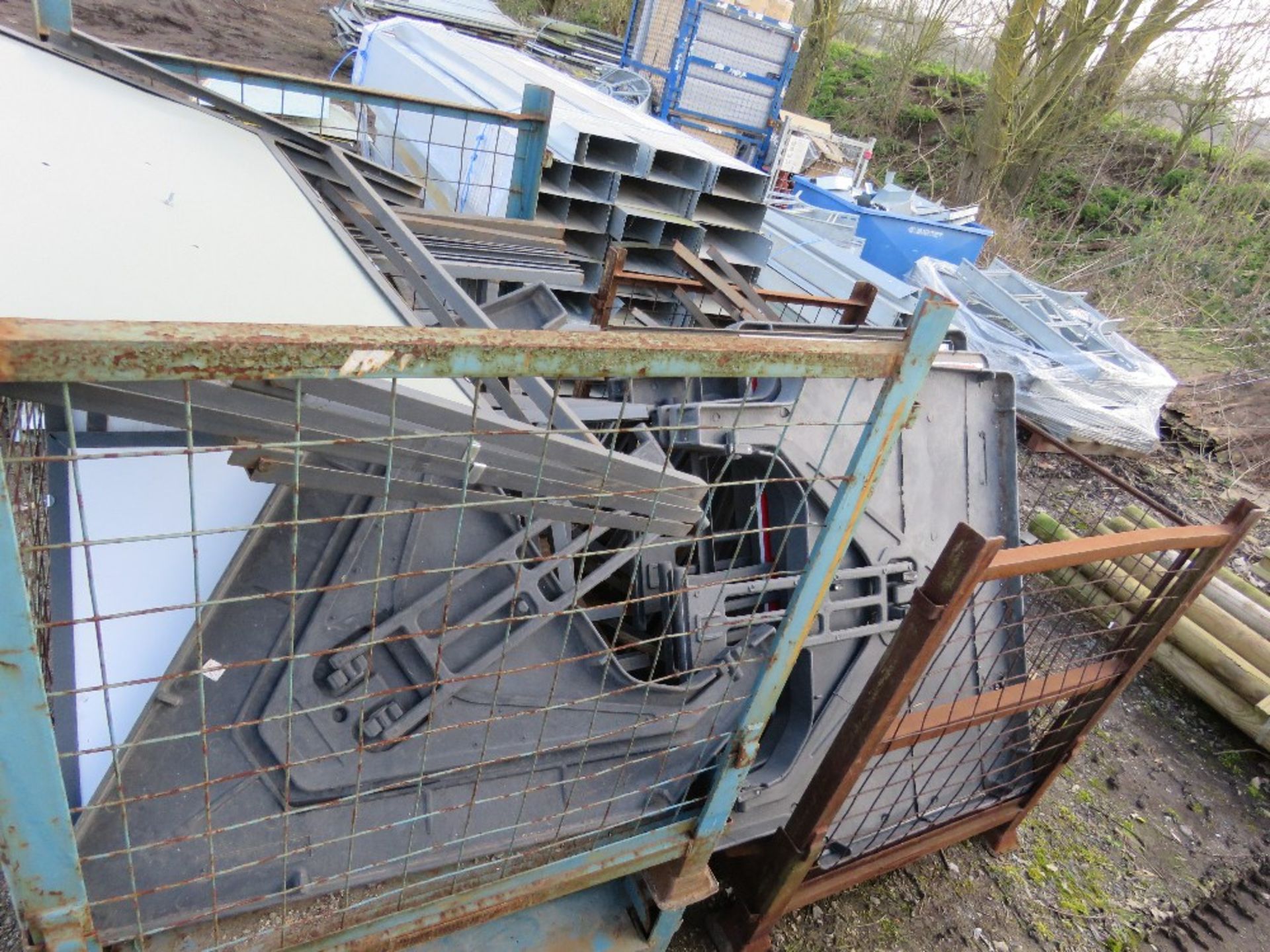 3NO METAL STILLAGES WITH A QUANTITY OF ASSORTED ROAD SIGNS. - Image 2 of 3