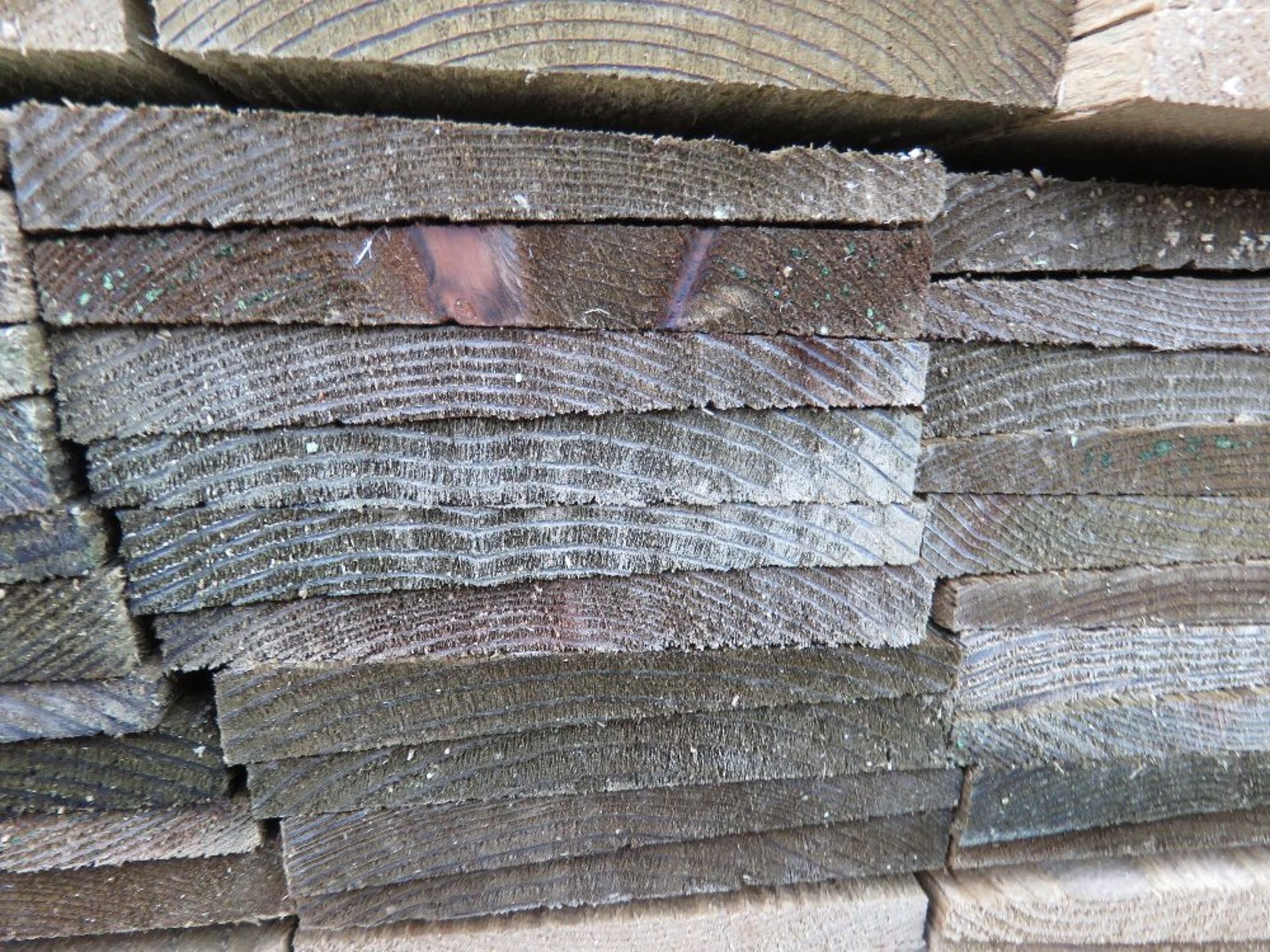 LARGE PACK OF TREATED FEATHER EDGE TIMBER CLADDING BOARDS 1.35M LENGTH X 100MM WIDTH APPROX. - Image 3 of 3