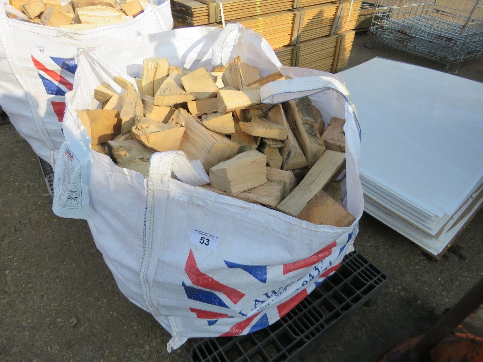 LARGE BULK BAG CONTAINING HARDWOOD LOGS. ....THIS LOT IS SOLD UNDER THE AUCTIONEERS MARGIN SCHEME, T - Image 2 of 2