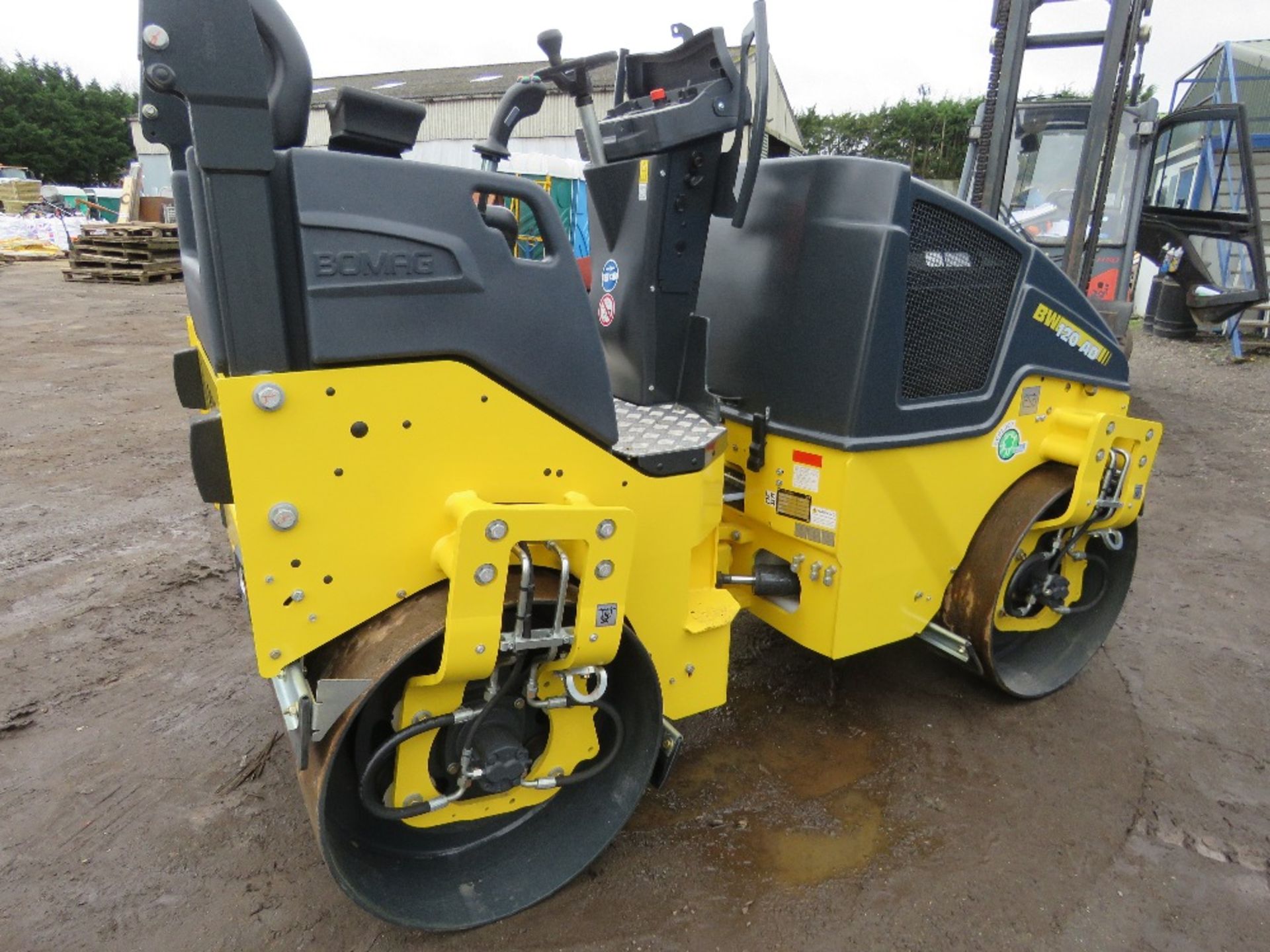 BOMAG 120AD-5 DOUBLE DRUM ROLLER YEAR 2023 BUILD, UNUSED, 1.6 HOURS. SN:961880781857. WHEN TESTED WA - Image 6 of 16