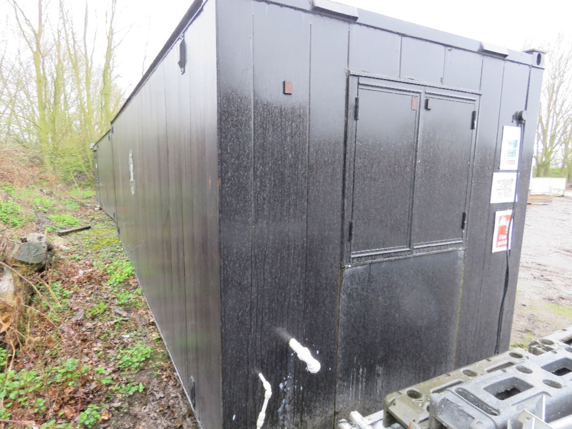 SECURE PORTABLE SITE OFFICE CONTAINER 24FT X 8FT APPROX. . SOURCED FROM COMPANY LIQUIDATION. - Image 4 of 8
