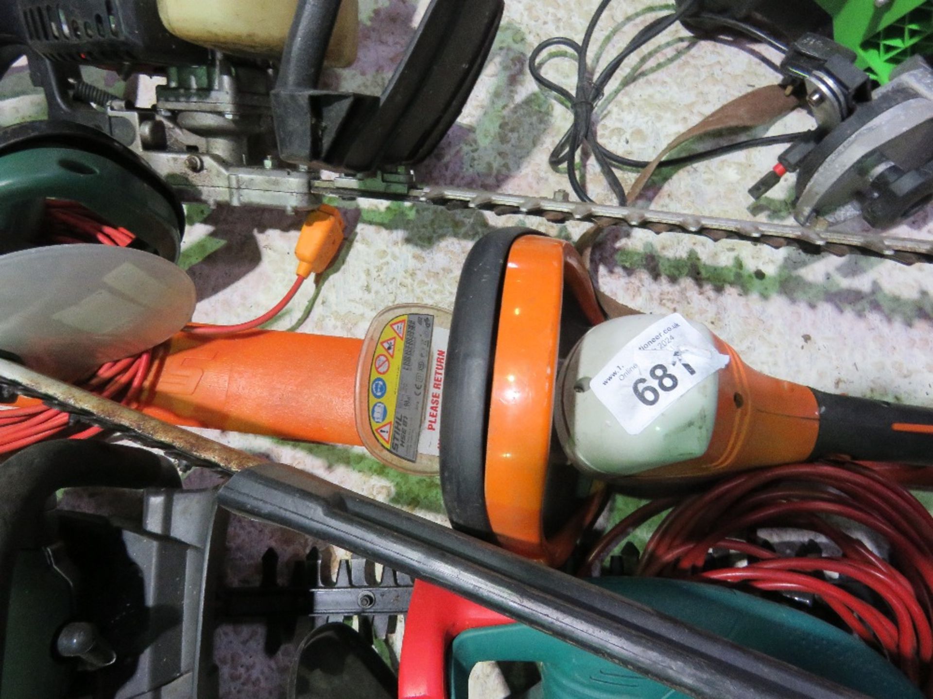 2 X PETROL HEDGE CUTTERS PLUS 2 X ELECTRIC HEDGE CUTTERS AND A CHAINSAW SHARPENER. - Image 8 of 14
