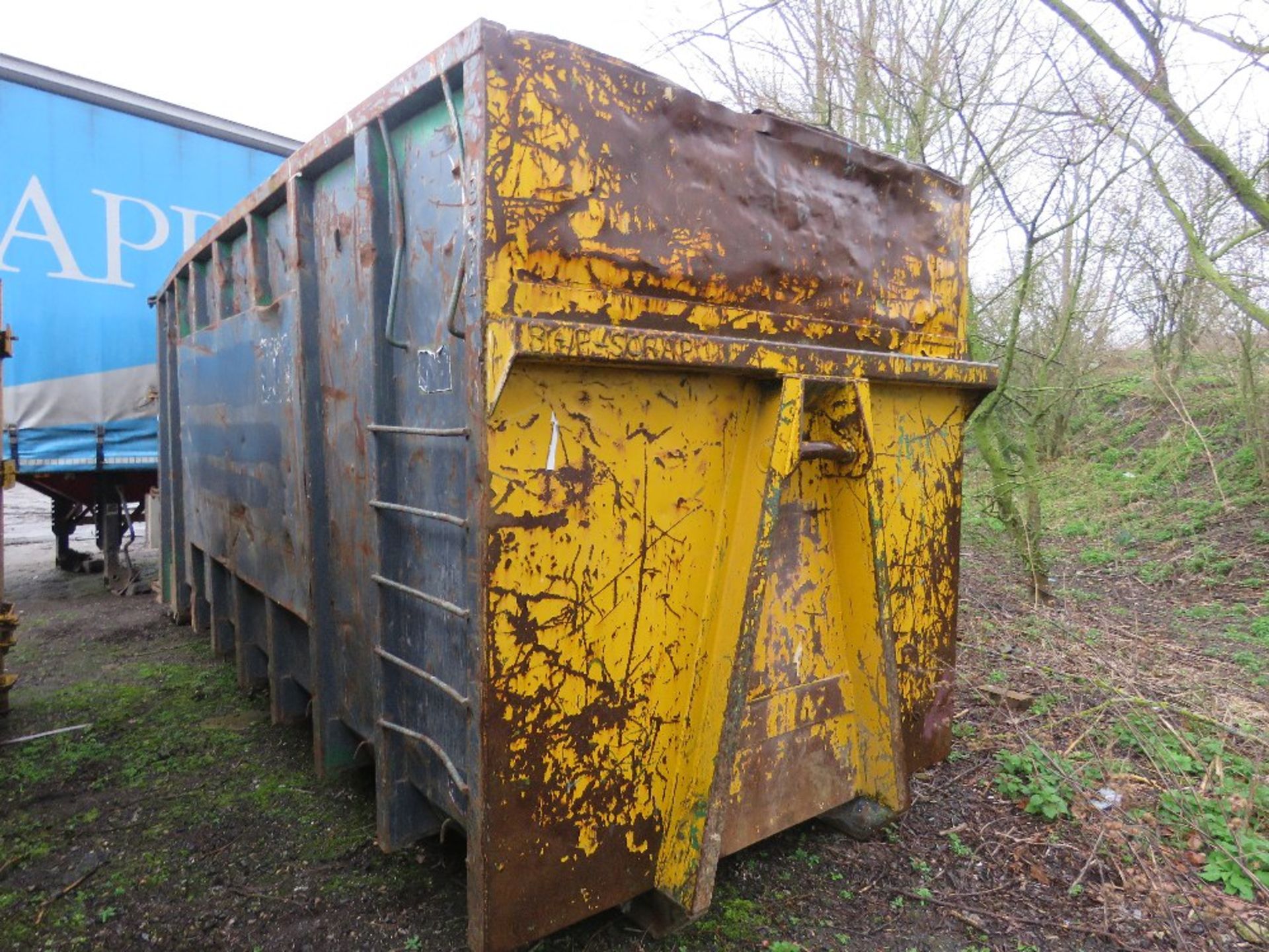 HOOK LOADER BIN, ROLLONOFF TYPE, 40YARD CAPACITY APPROX WITH FULL WIDTH REAR DOOR. DIRECT FROM LOCAL