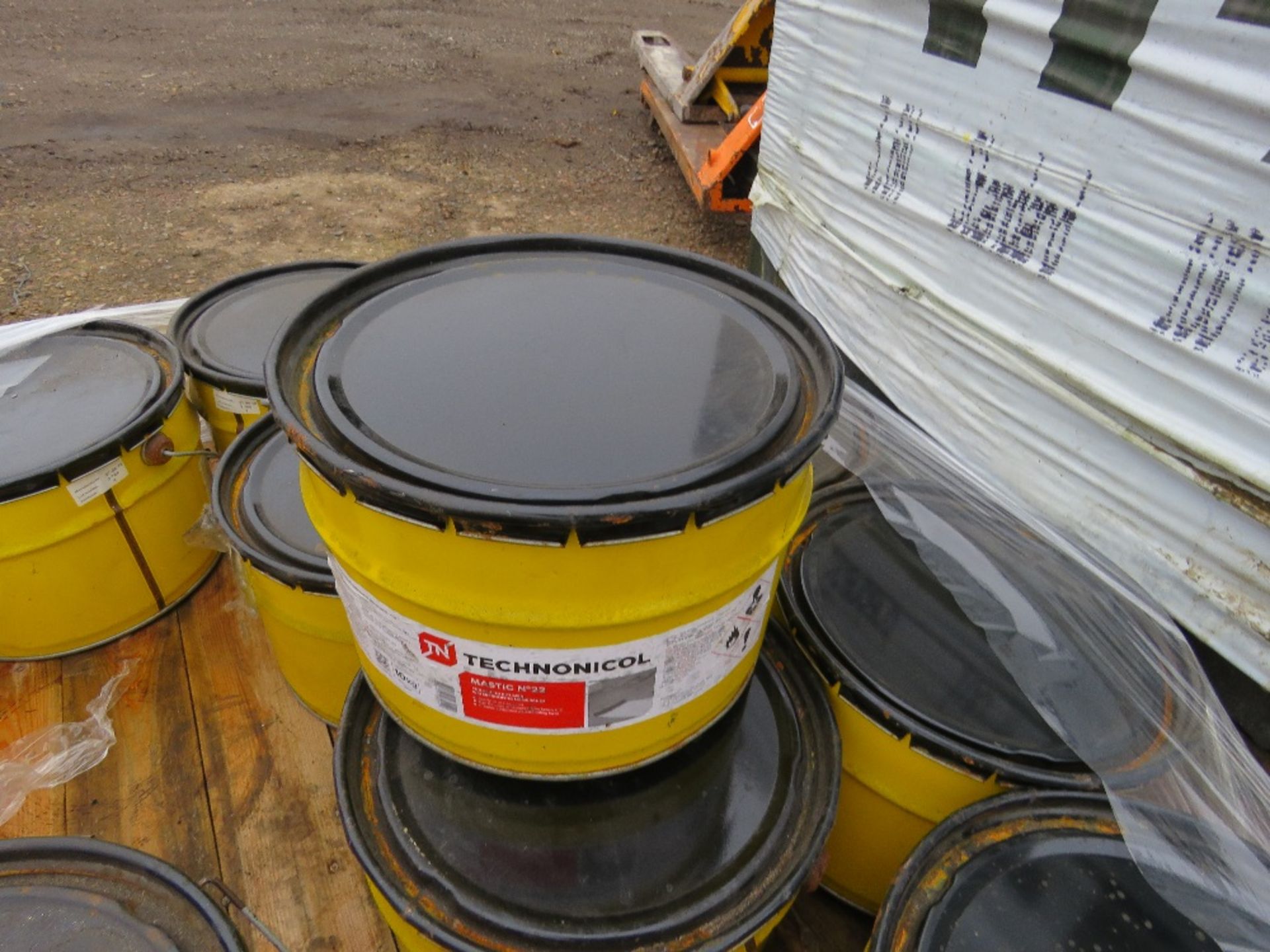 11NO TINS OF TECHNONICOL MASTIC 22 ROOFING COMPOUND. - Image 2 of 3