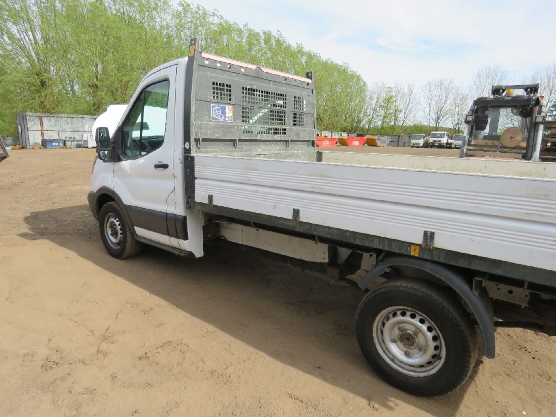 FORD TRANSIT 3500KG RATED TIPPER TRUCK REG:EK68 WLN. TESTED UNTIL 29/09/21. WITH V5. 132,577 REC MI - Image 8 of 12