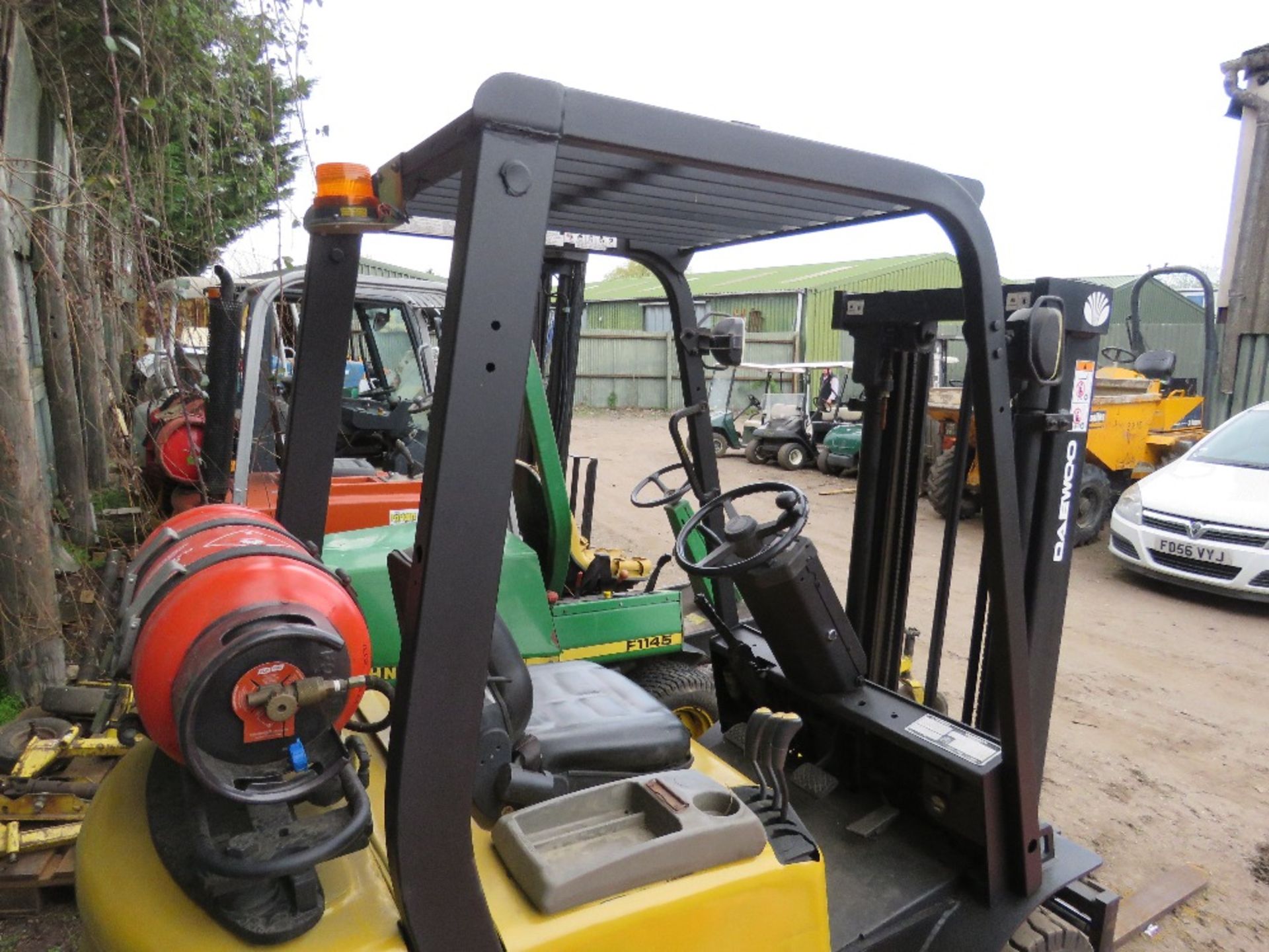 DAEWOO G18S-2 GAS POWERED FORKLIFT TRUCK WITH SIDE SHIFT. 1.8TONNE LIFT CAPACITY. 8136 REC HOURS. YE - Image 8 of 12