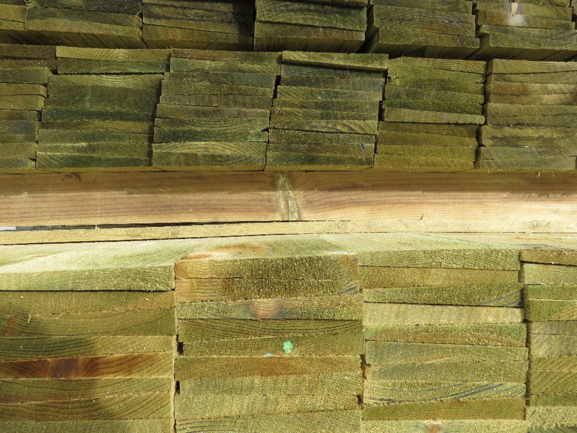 LARGE PACK OF PRESSURE TREATED FEATHER EDGE TIMBER CLADDING BOARDS. 1.5M LENGTH X 100MM WIDTH APPROX - Image 3 of 3