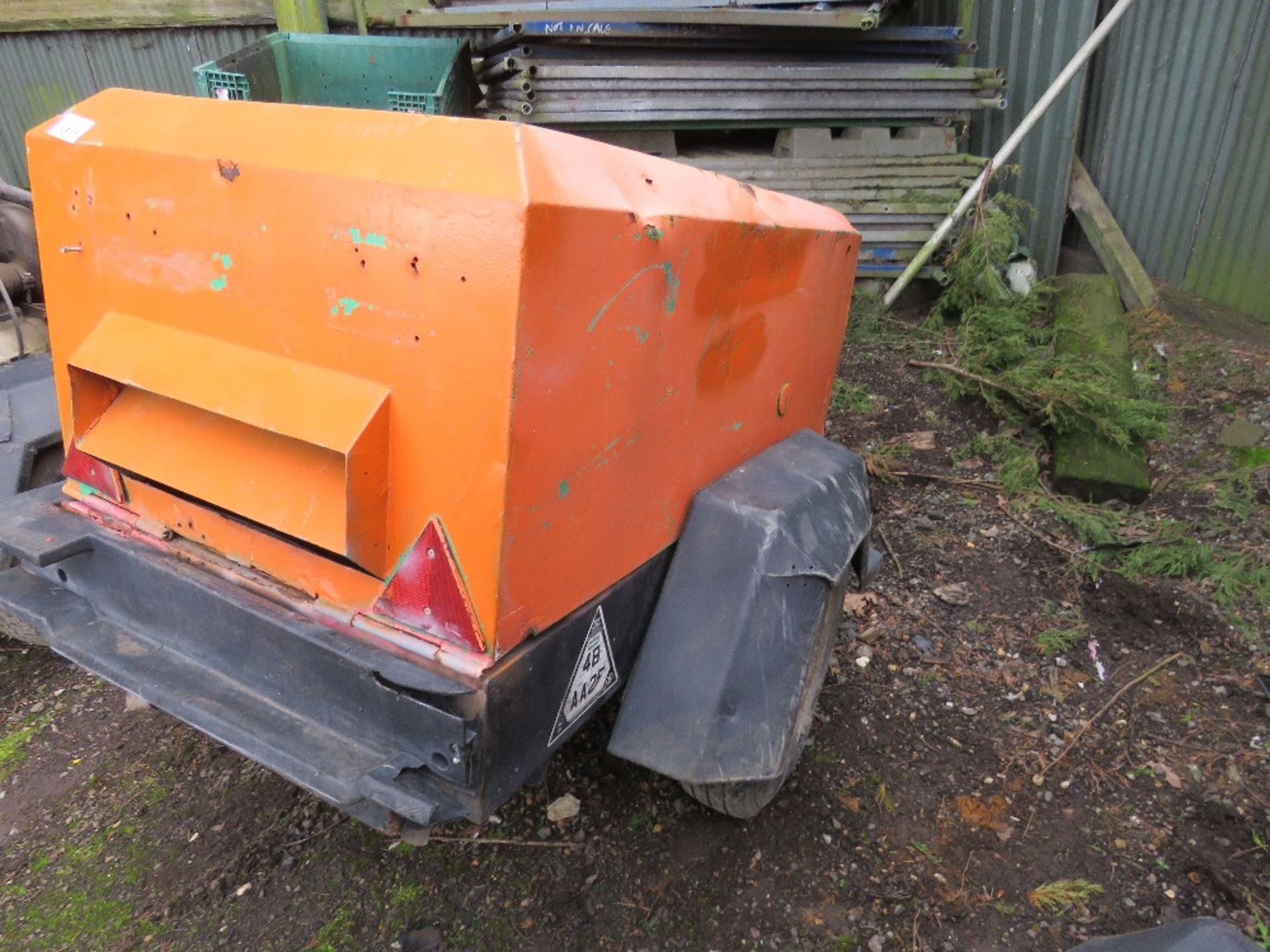 INGERSOLL RAND 720 TOWED ROAD COMPRESSOR. KUBOTA ENGINE. BEEN IN LONG TERM STORAGE, UNTESTED, CONDIT - Image 5 of 10