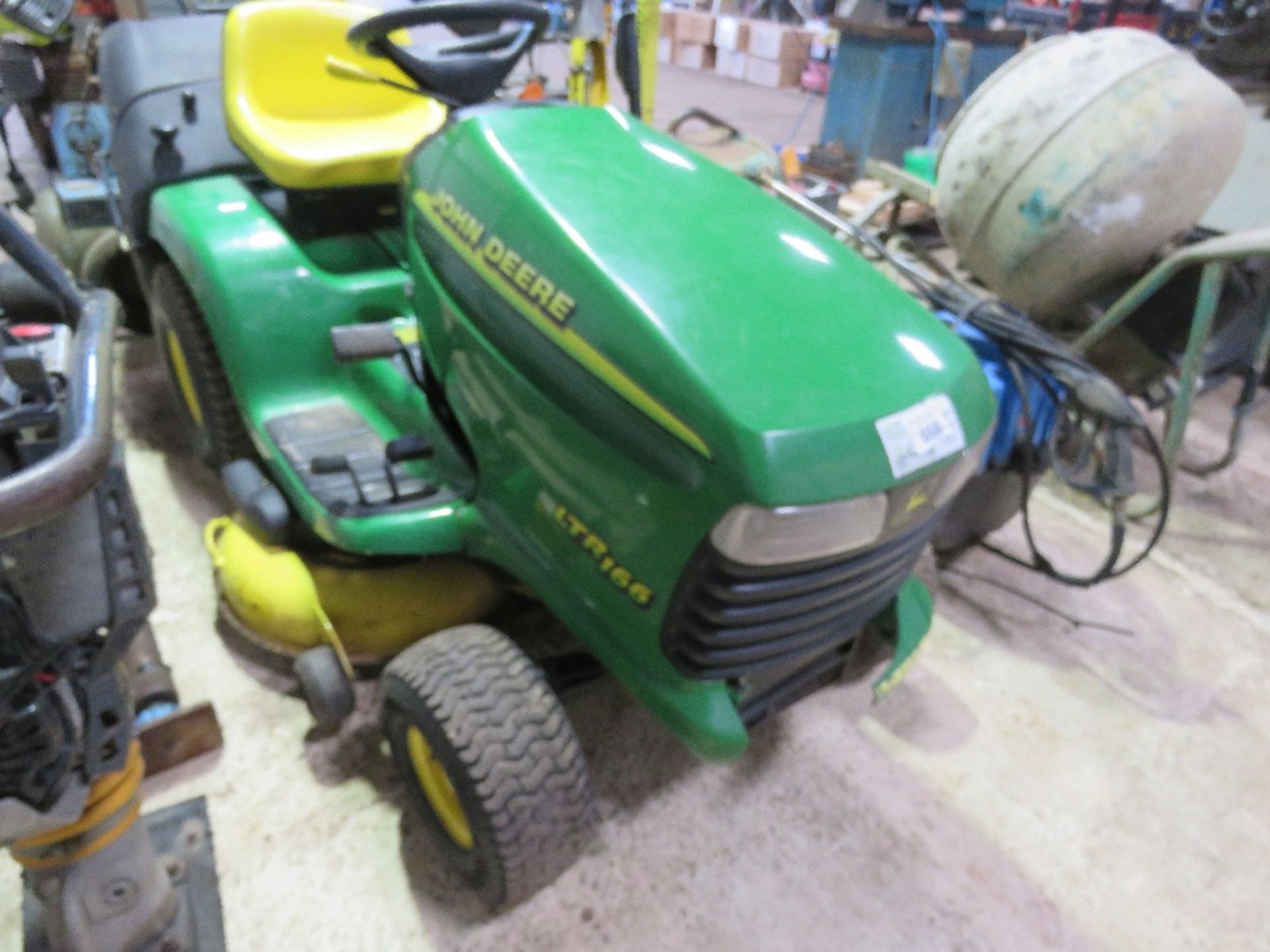 JOHN DEERE LTR166 RIDE ON MOWER. WHEN TESTED WAS SEEN TO RUN AND DRIVE BUT MOWER NOT ENGAGING (NO BE - Image 2 of 8