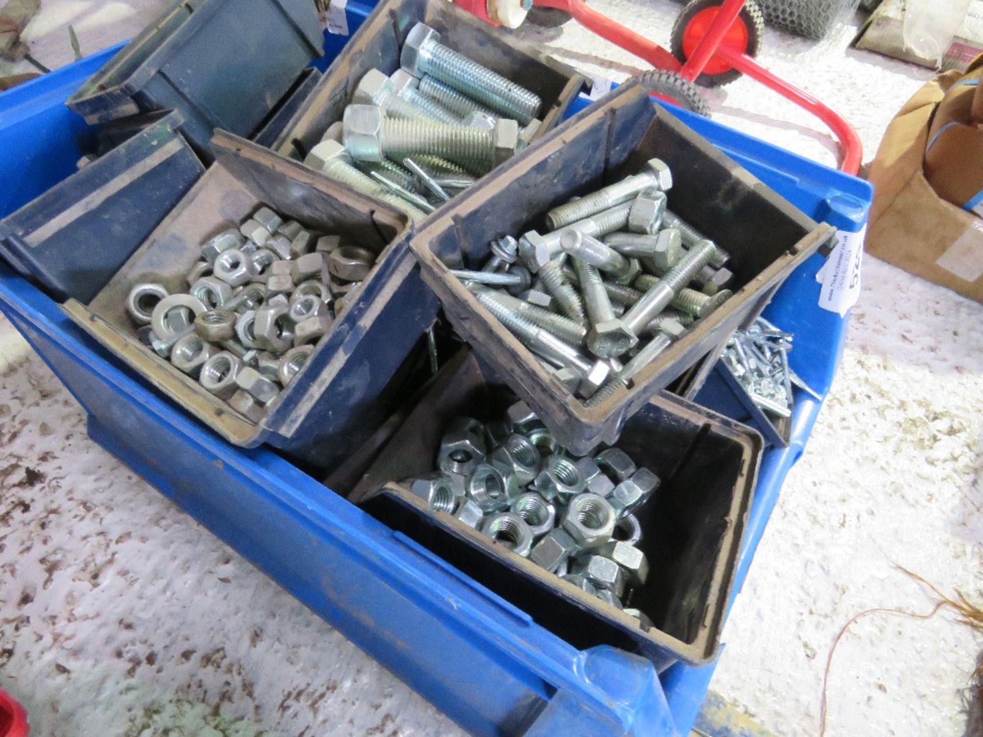 QUANTITY OF BOLTS / FIXINGS. SOURCED FROM COMPANY LIQUIDATION. THIS LOT IS SOLD UNDER THE AUCTIO - Image 2 of 3