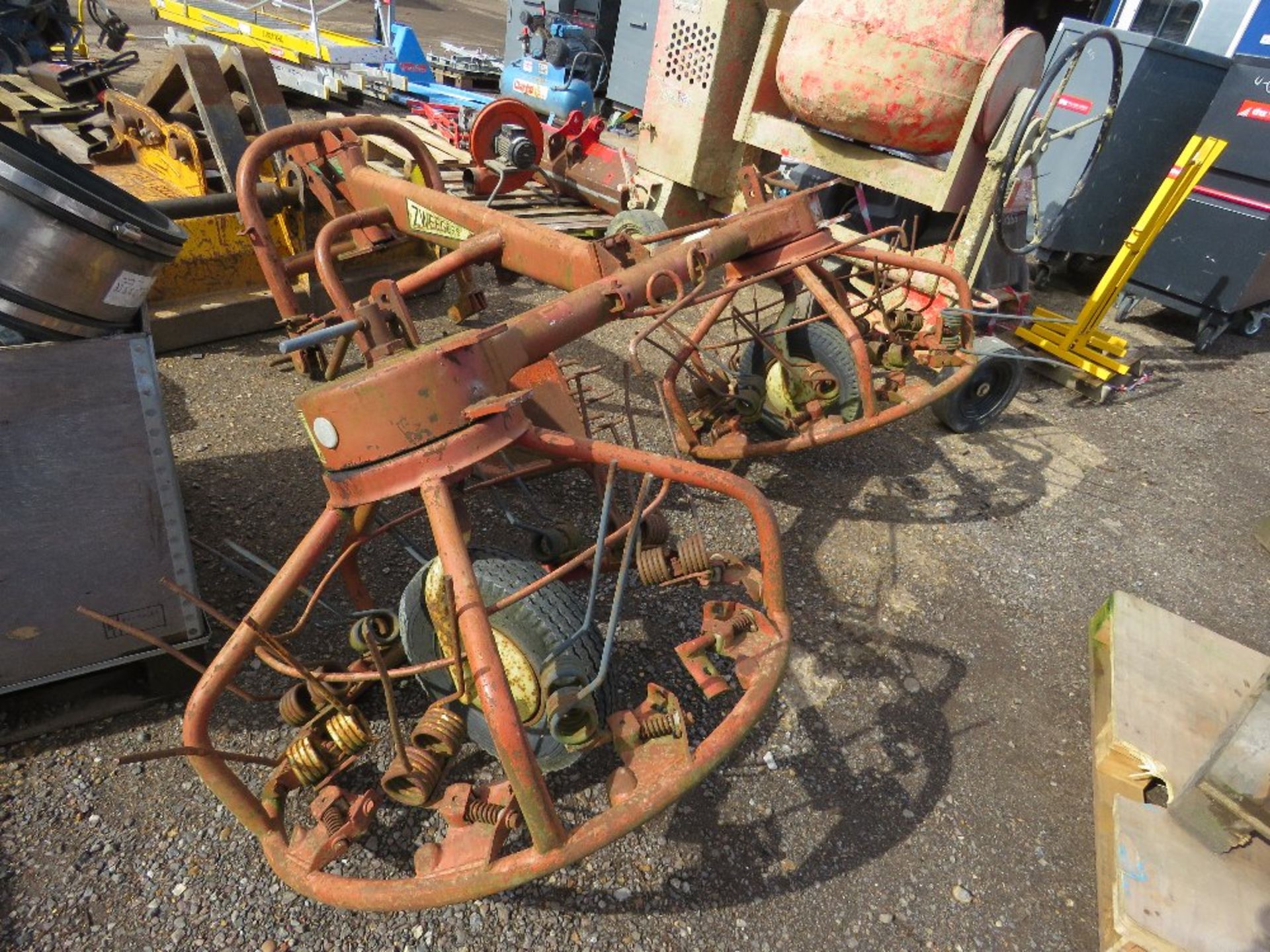 PZ TRACTOR MOUNTED HAY TURNER, NO PTO SHAFT. - Image 3 of 7