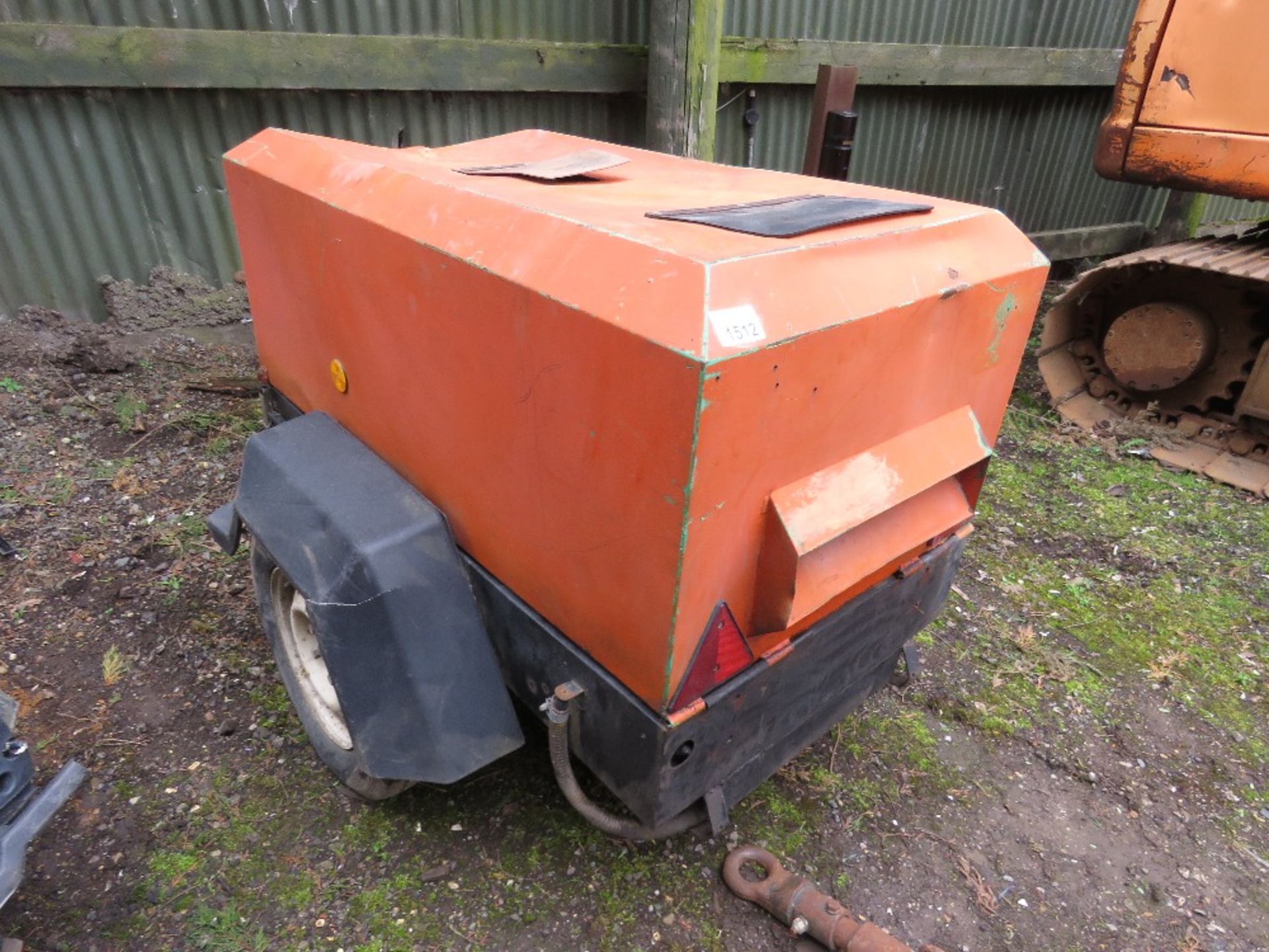 INGERSOLL RAND 720 TOWED ROAD COMPRESSOR. KUBOTA ENGINE. BEEN IN LONG TERM STORAGE, UNTESTED, CONDIT - Image 2 of 8