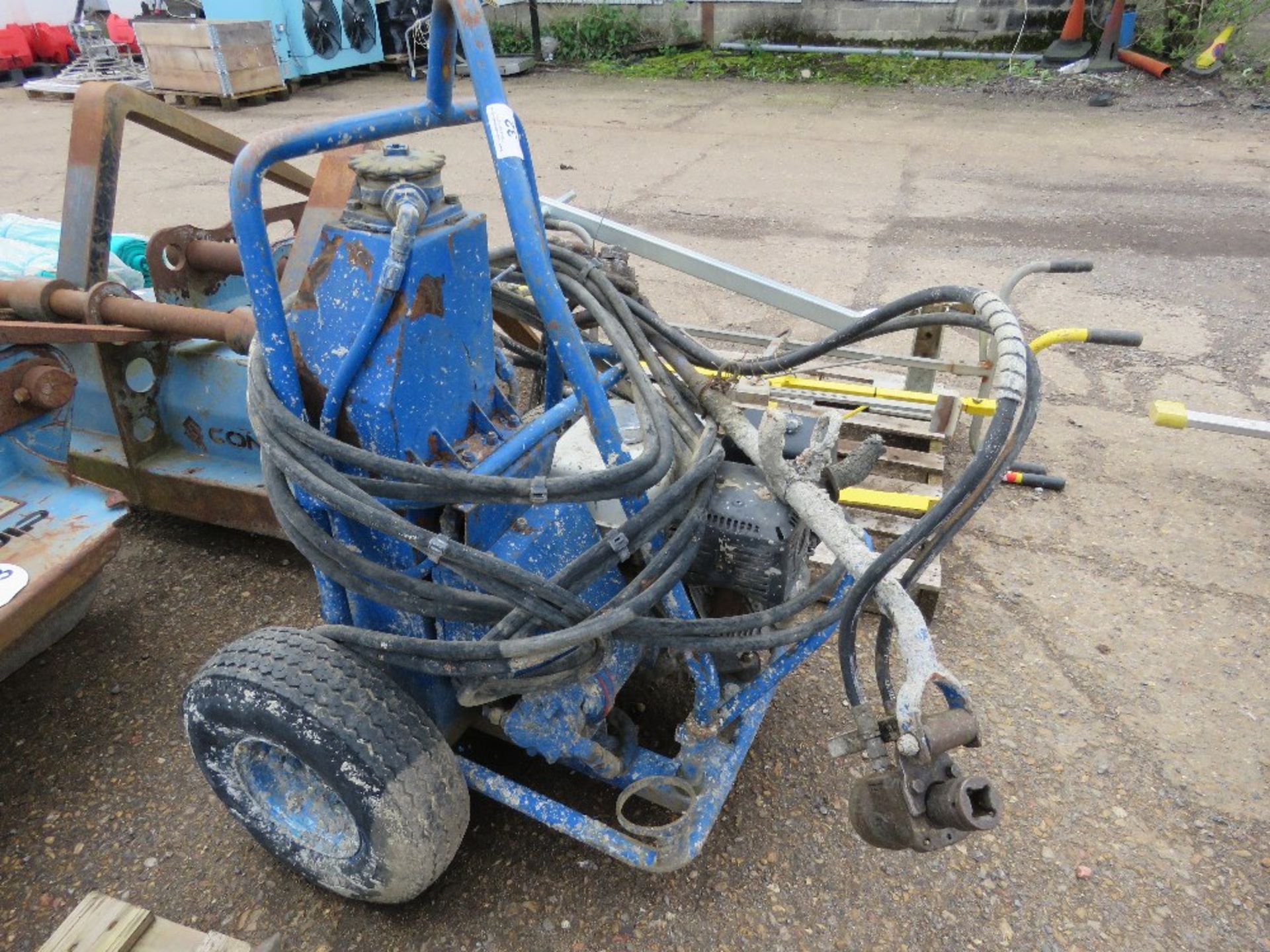 HONDA ENGINED HYDRAULIC BUNYAN STRIKER POWER UNIT WITH A DRIVE HEAD AND HOSES, SOURCED FROM COMPANY