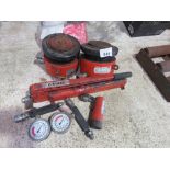 2NO HI-FORCE 152 TONNE RATED HYDRAULIC JACKS PLUS A SMALLER ONE AND 2NO PRESSURE GUAGES, A CONNECTOR