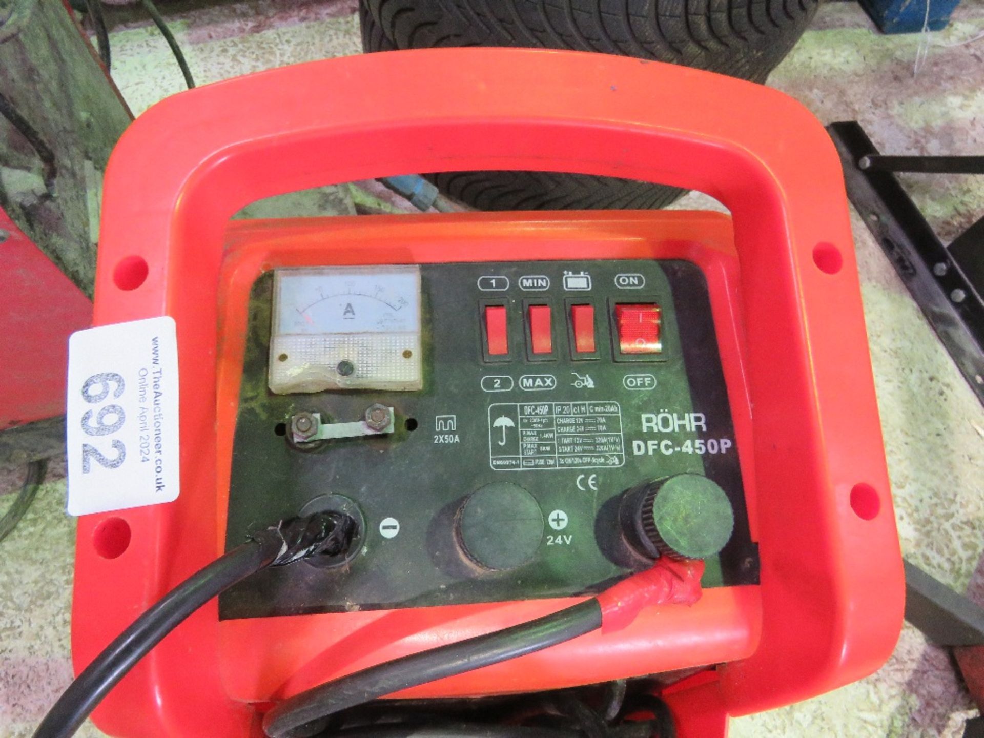 ROHR 12/24 VOLT BATTERY CHARGER PLUS A JUMP STARTER UNIT. SOURCED FROM GARAGE COMPANY LIQUIDATION. - Image 6 of 7