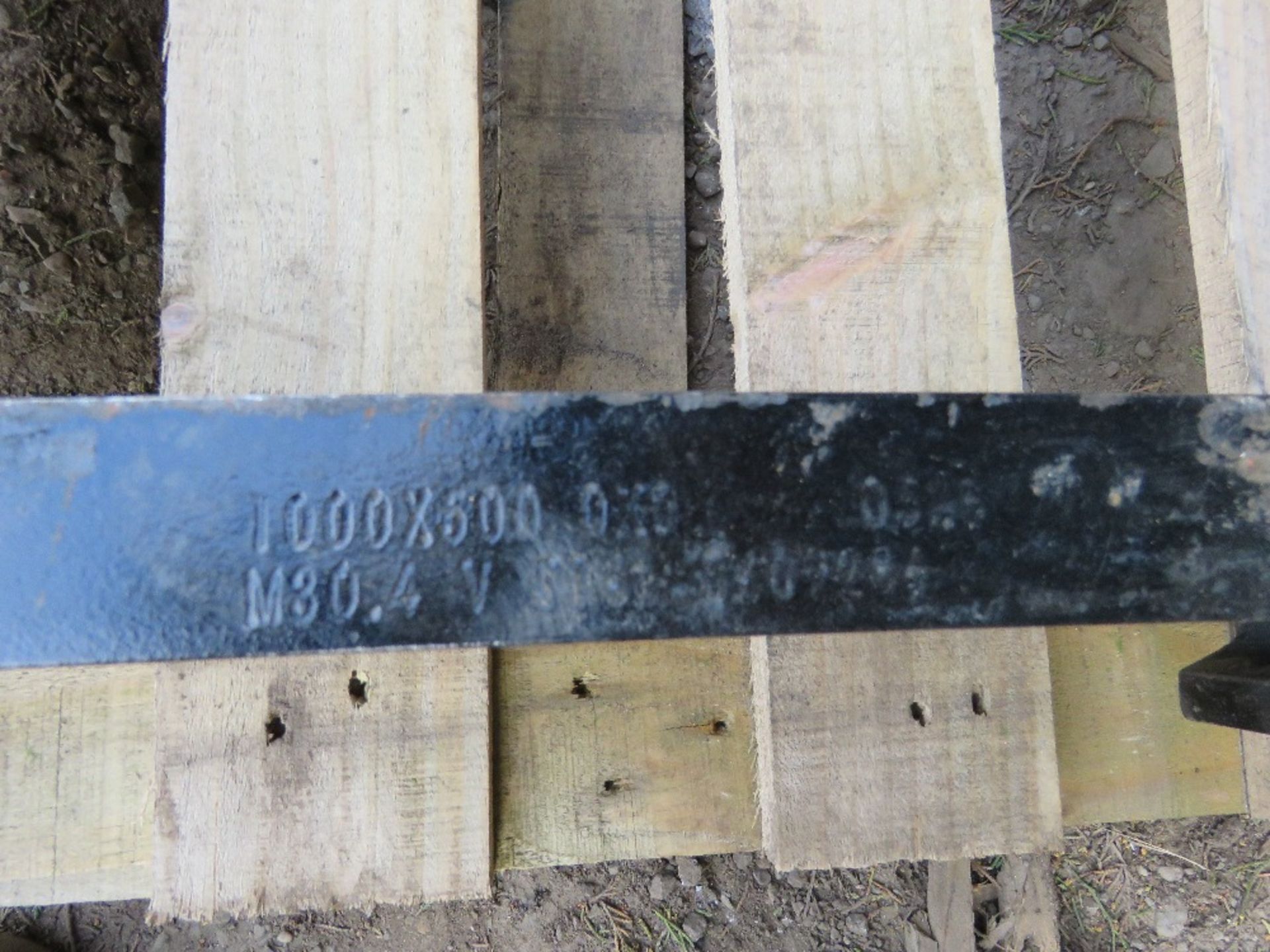PAIR OF 1.2M LENGTH FORKLIFT TINES TO SUIT 16" CARRIAGE. - Image 4 of 4