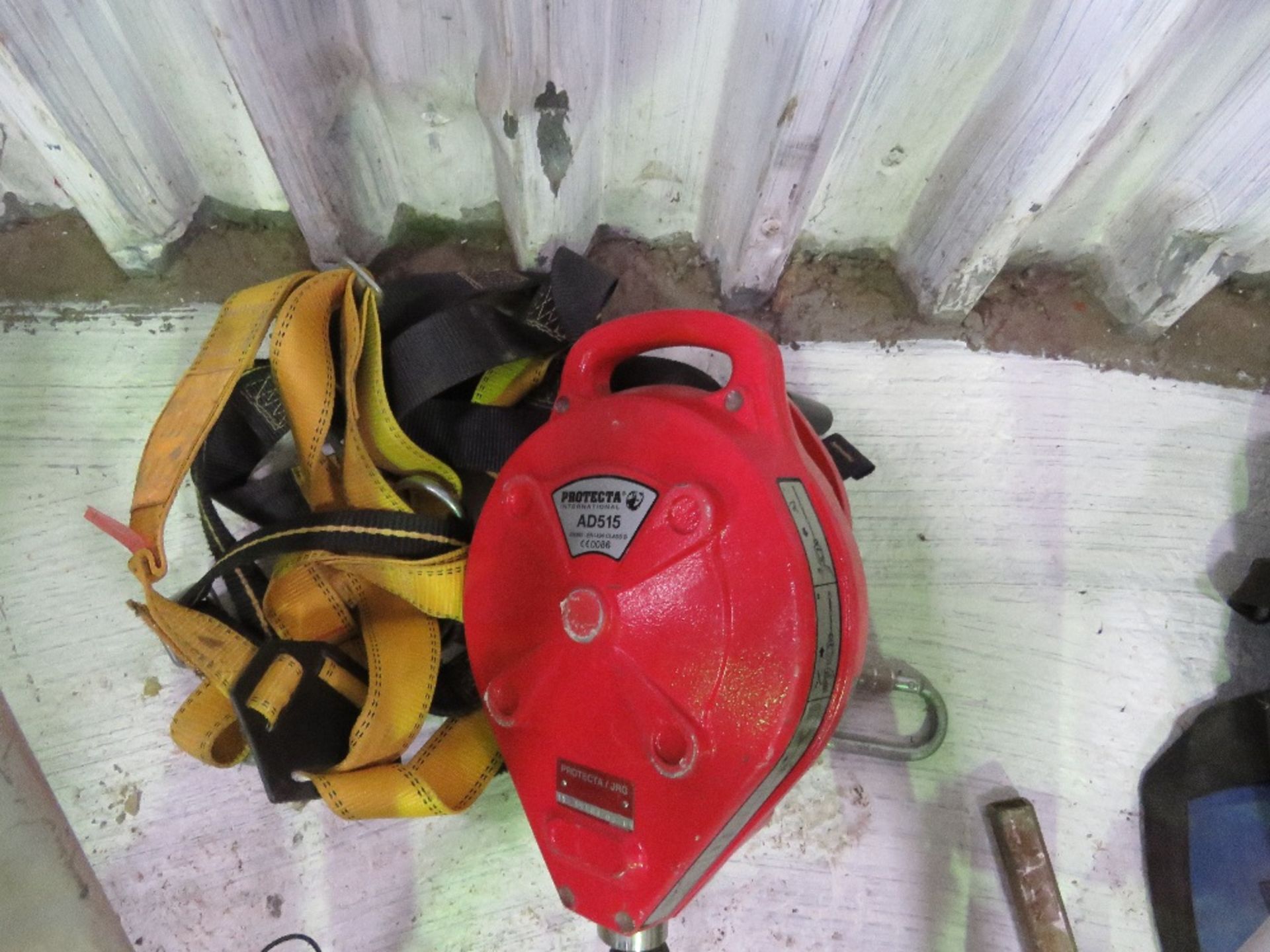 MAN RIDING TRIPOD, PLUS A WINCH AND A HARNESS, UNTESTED. SOURCED FROM COMPANY LIQUIDATION. - Image 3 of 5