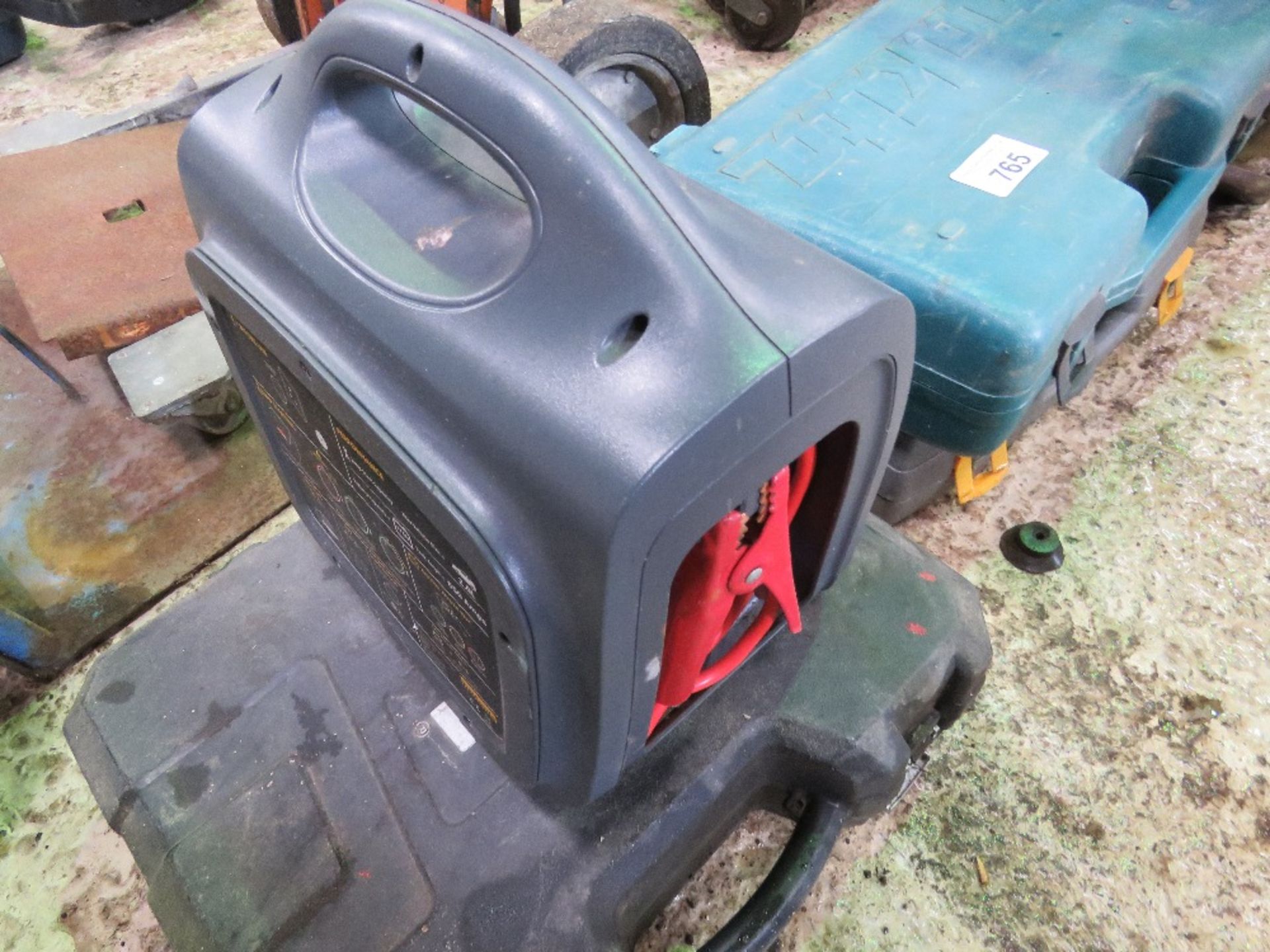 JUMP STARTER SET PLUS A 240VOLT BREAKER DRILL.....THIS LOT IS SOLD UNDER THE AUCTIONEERS MARGIN SCHE - Image 2 of 6