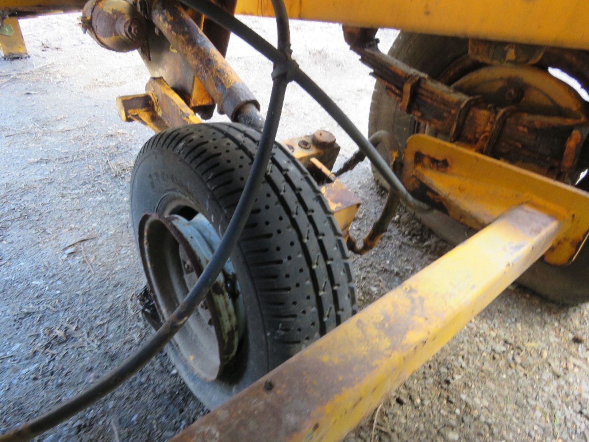 CHARITY LOT!! ECON SINGLE AXLED TOWED SALT SPREADER WITH WHEEL DRIVEN HYDRAULIC SYSTEM. UNUSED FOR - Image 8 of 13