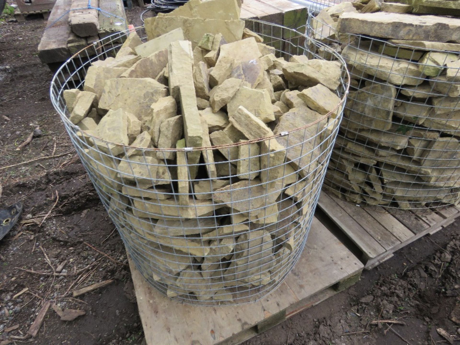 3NO LARGE CAGES OF SANDSTONE PAVING PIECES.....THIS LOT IS SOLD UNDER THE AUCTIONEERS MARGIN SCHEME, - Image 5 of 7
