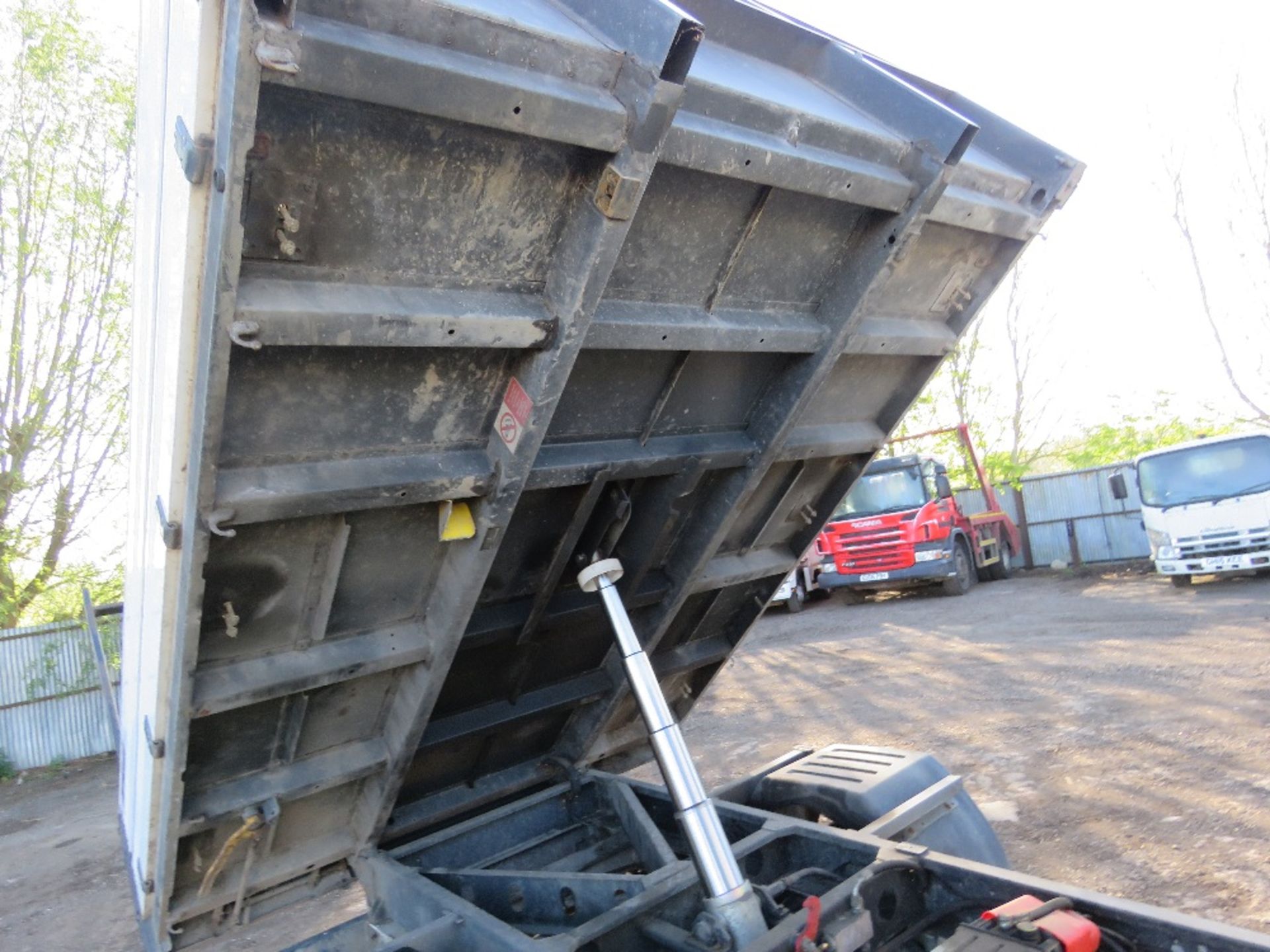 FORD TRANSIT TIPPER TRUCK WITH TOOL STORAGE LOCKER REG:BF65 GMZ. WITH V5 AND MOT UNTIL15.04.25. FIRS - Image 13 of 17