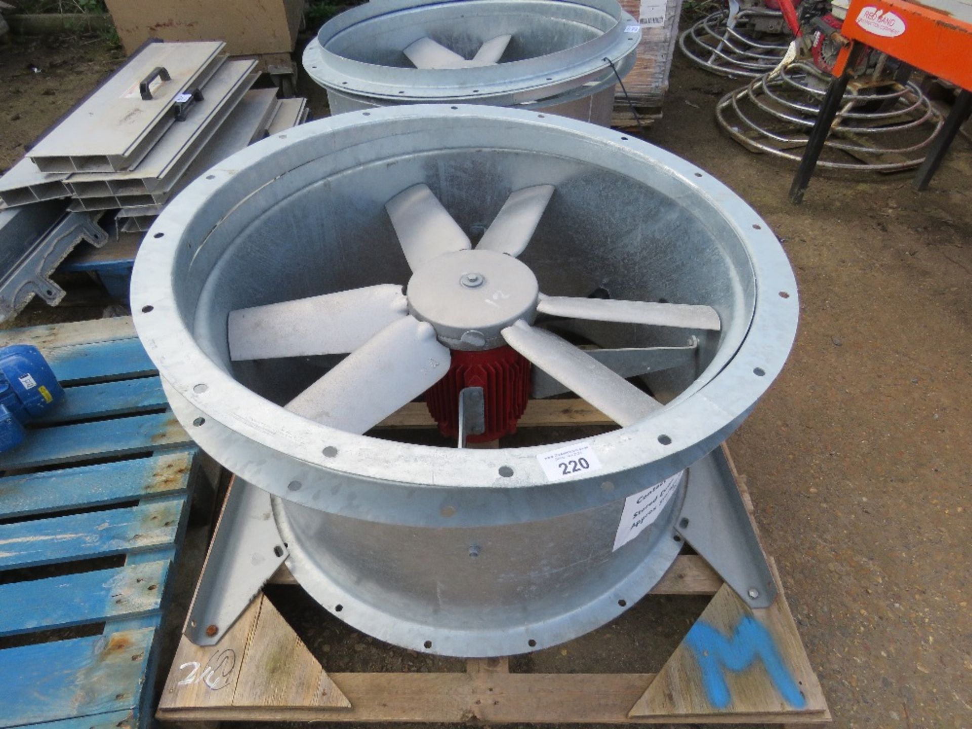 LARGE SIZED EXTRACTOR FAN, SOURCED FROM COMPANY LIQUIDATION.