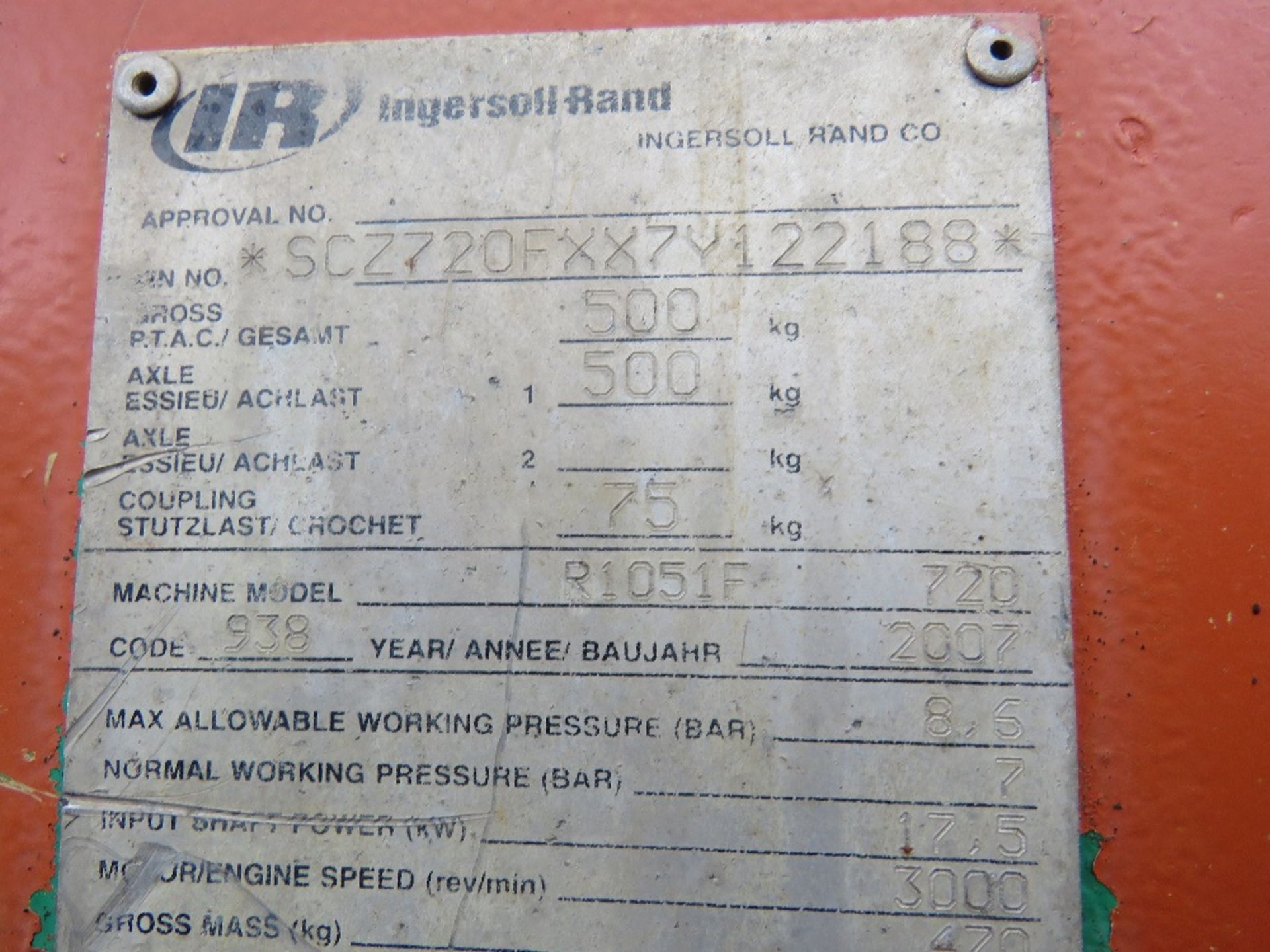 INGERSOLL RAND 720 TOWED ROAD COMPRESSOR. KUBOTA ENGINE. BEEN IN LONG TERM STORAGE, UNTESTED, CONDIT - Image 5 of 9