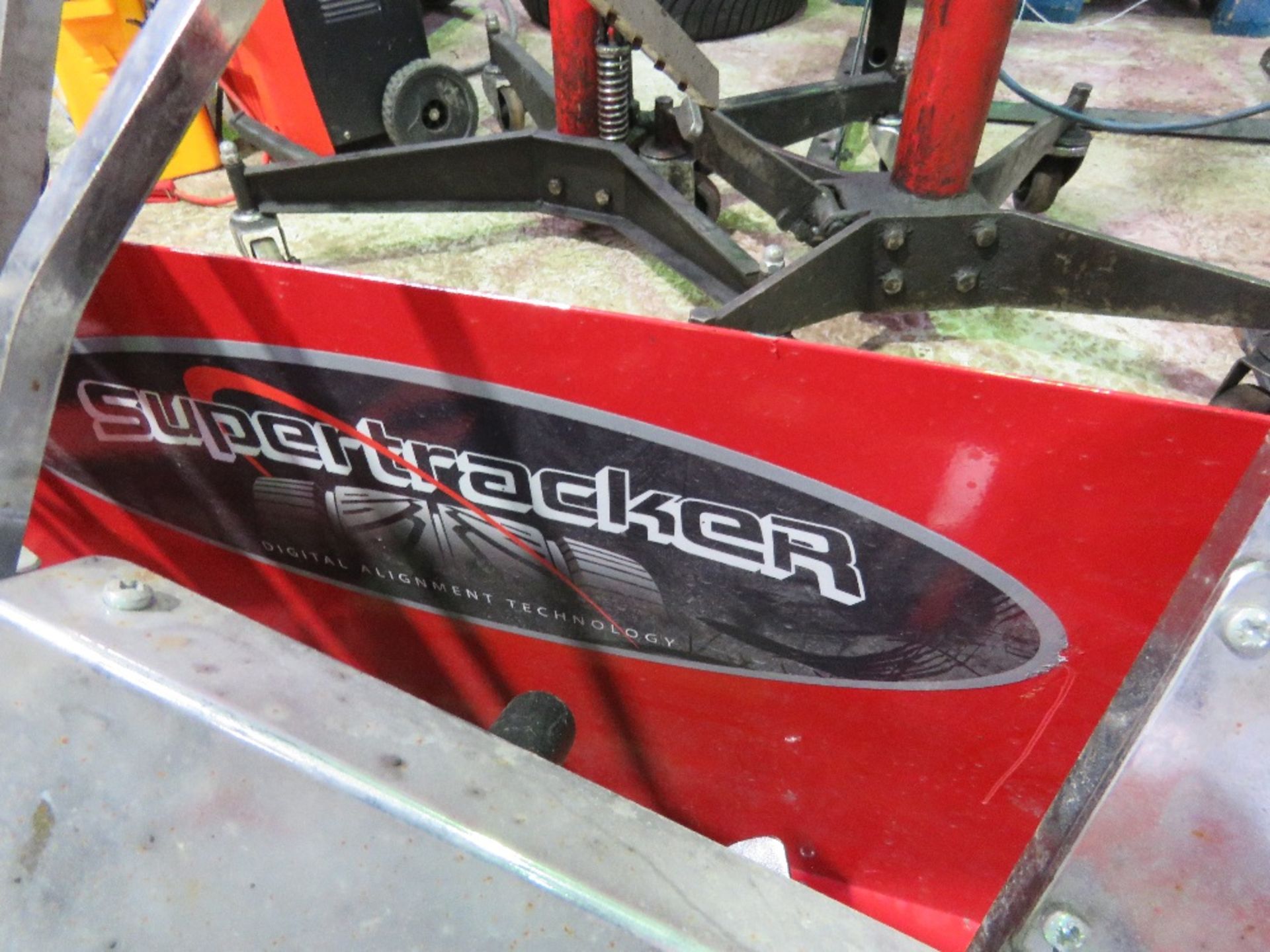 SUPERTRACKER WHEEL ALIGNMENT SET WITH SWIVEL PLATES ETC. SOURCED FROM GARAGE COMPANY LIQUIDATION. - Image 5 of 8