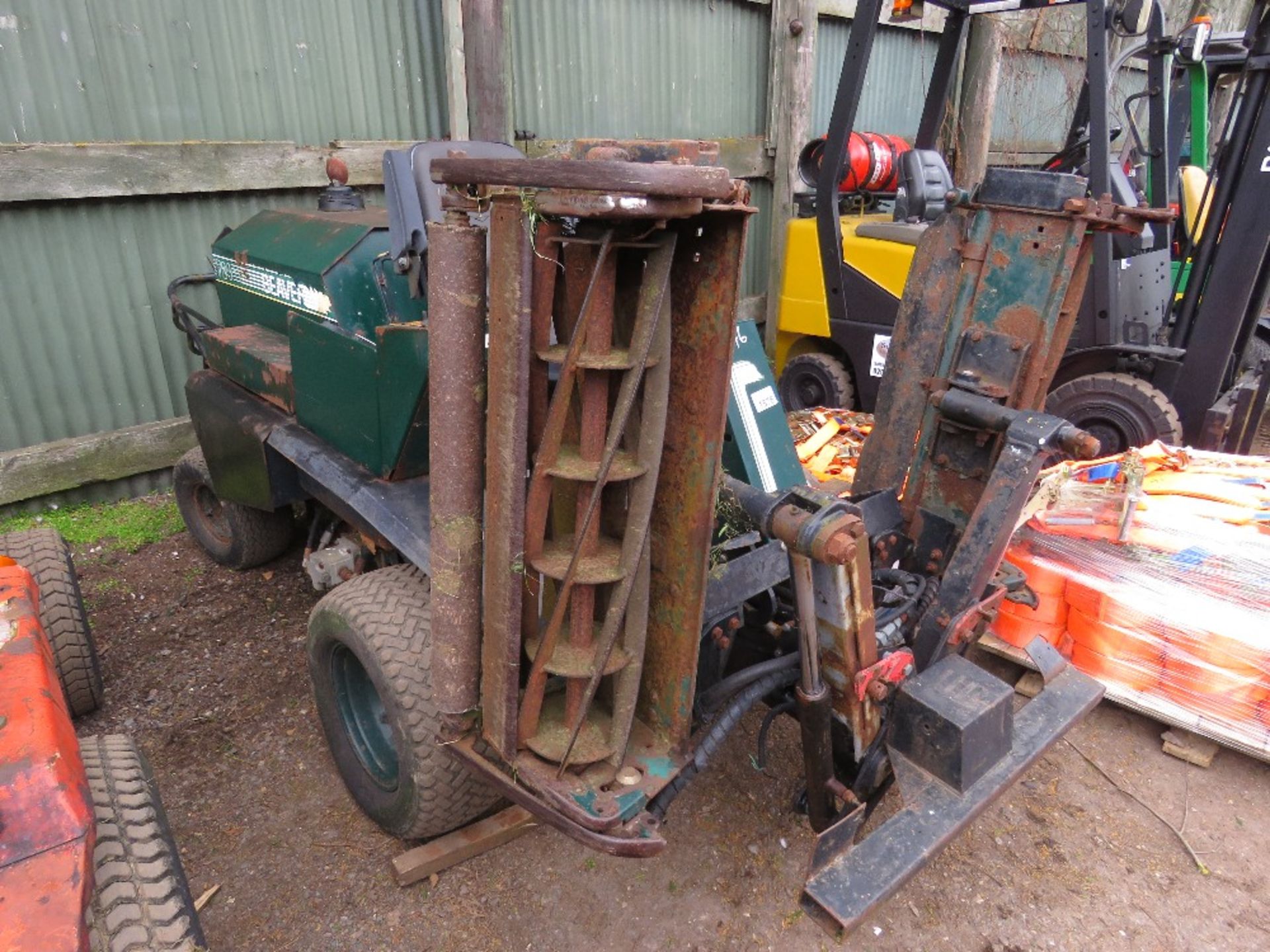 BEAVER T24 4WD RIDE ON TRIPLE MOWER. WHEN TESTED WAS SEEN TO RUN, DRIVE AND MOWERS ENGAED (ONE CUTTE