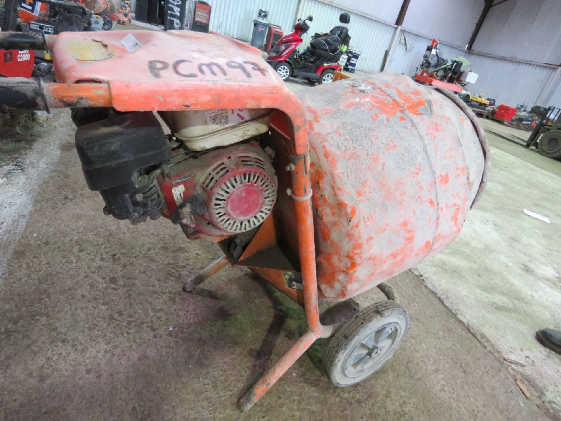 BELLE PETROL ENGINED MINIMIX CEMENT MIXER. - Image 3 of 5