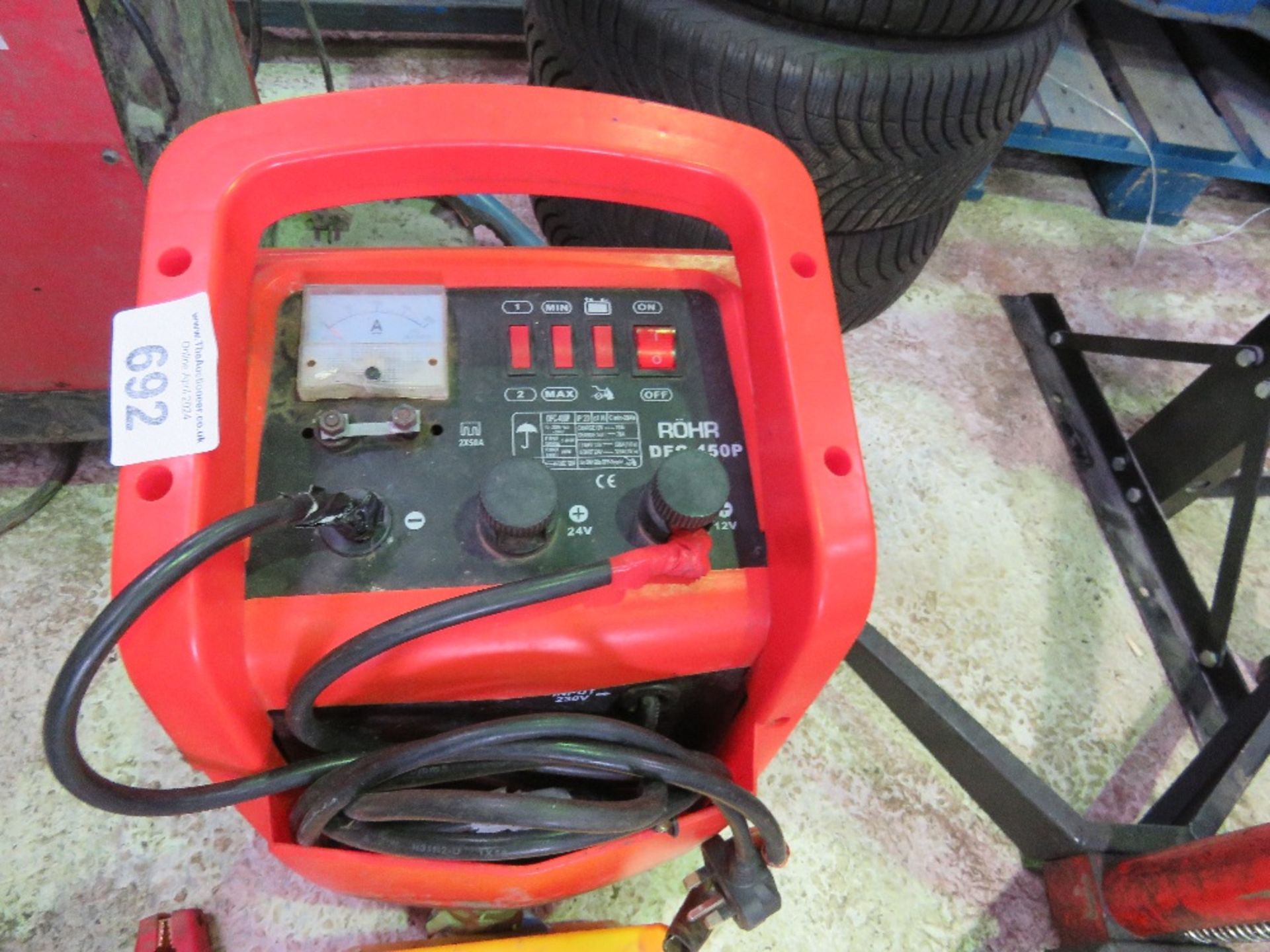ROHR 12/24 VOLT BATTERY CHARGER PLUS A JUMP STARTER UNIT. SOURCED FROM GARAGE COMPANY LIQUIDATION. - Image 2 of 7