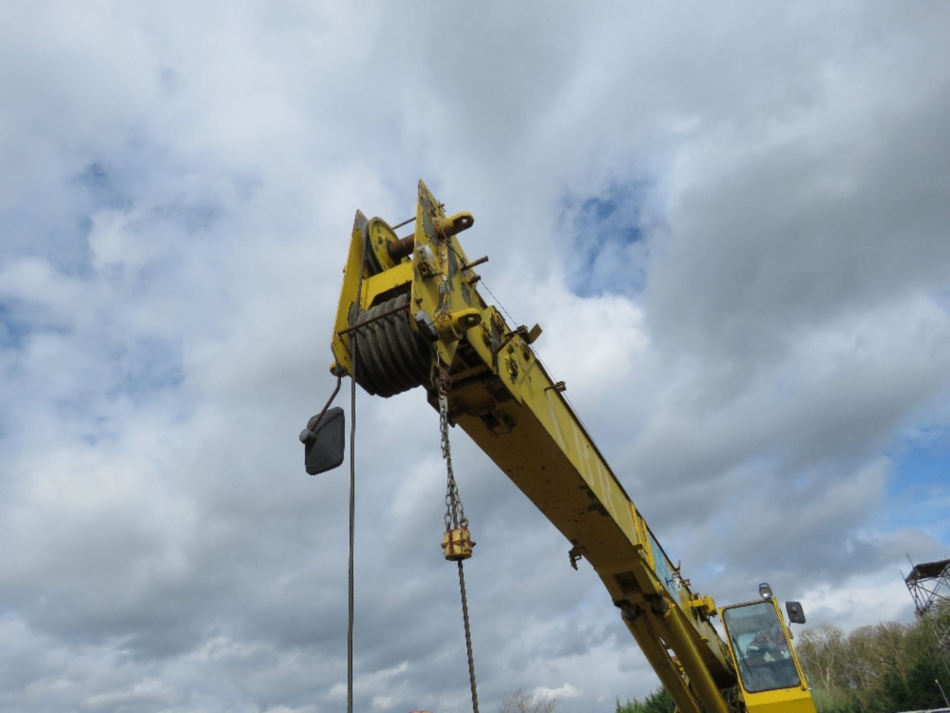 COLES HYDRA HUSKY 45-50TSC 4WD ROUGH TERRAN 45 TONNE CRANE. V8 CUMMINS POWERED. CHANDELIER SAFETY AL - Image 4 of 15