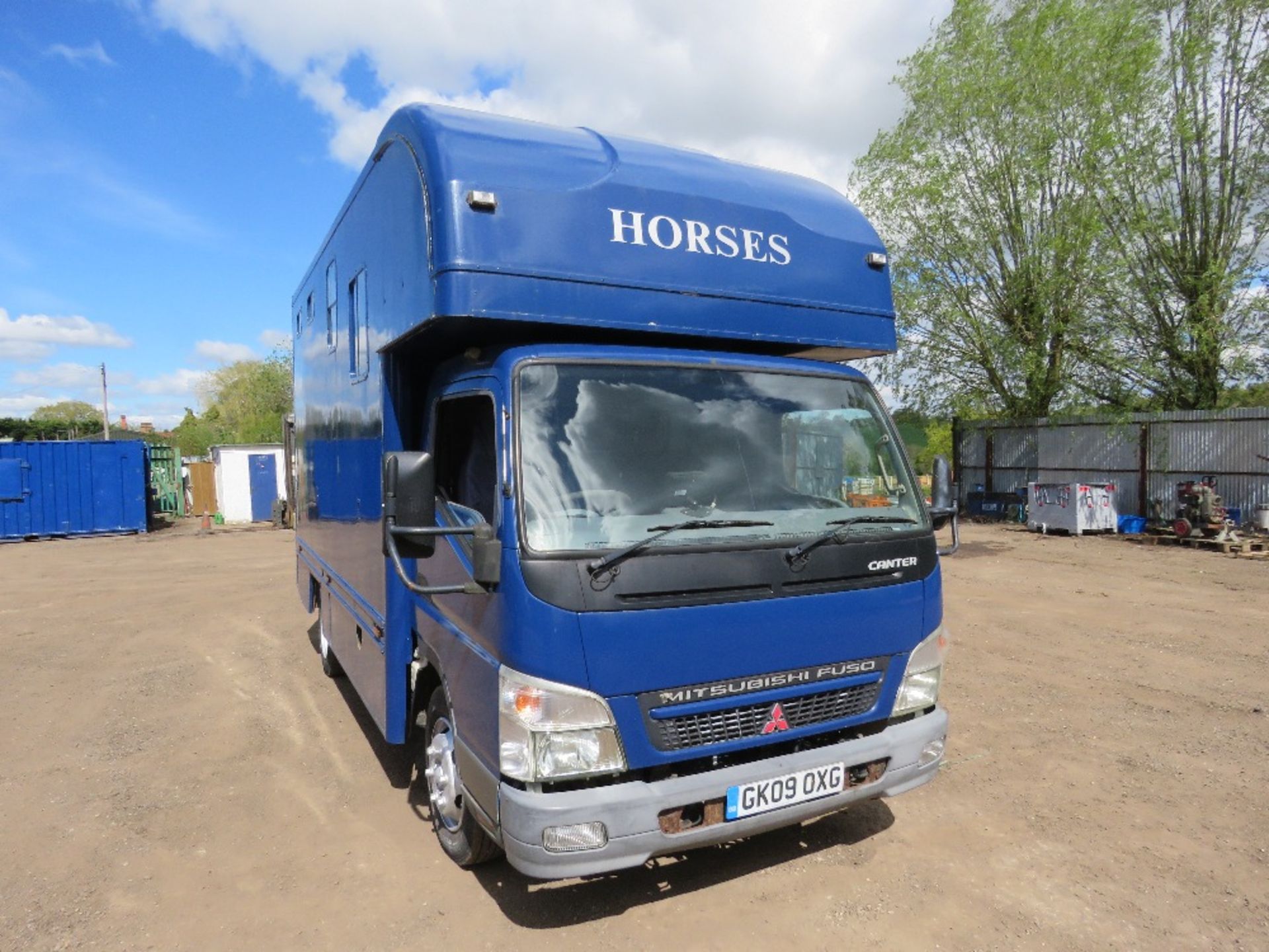 MITSUBISHI CANTER HORSE BOX LORRY REG:GK09 OXG. V5 AND PLATING CERTIFICATE IN OFFICE. MOT EXPIRED. - Image 2 of 24