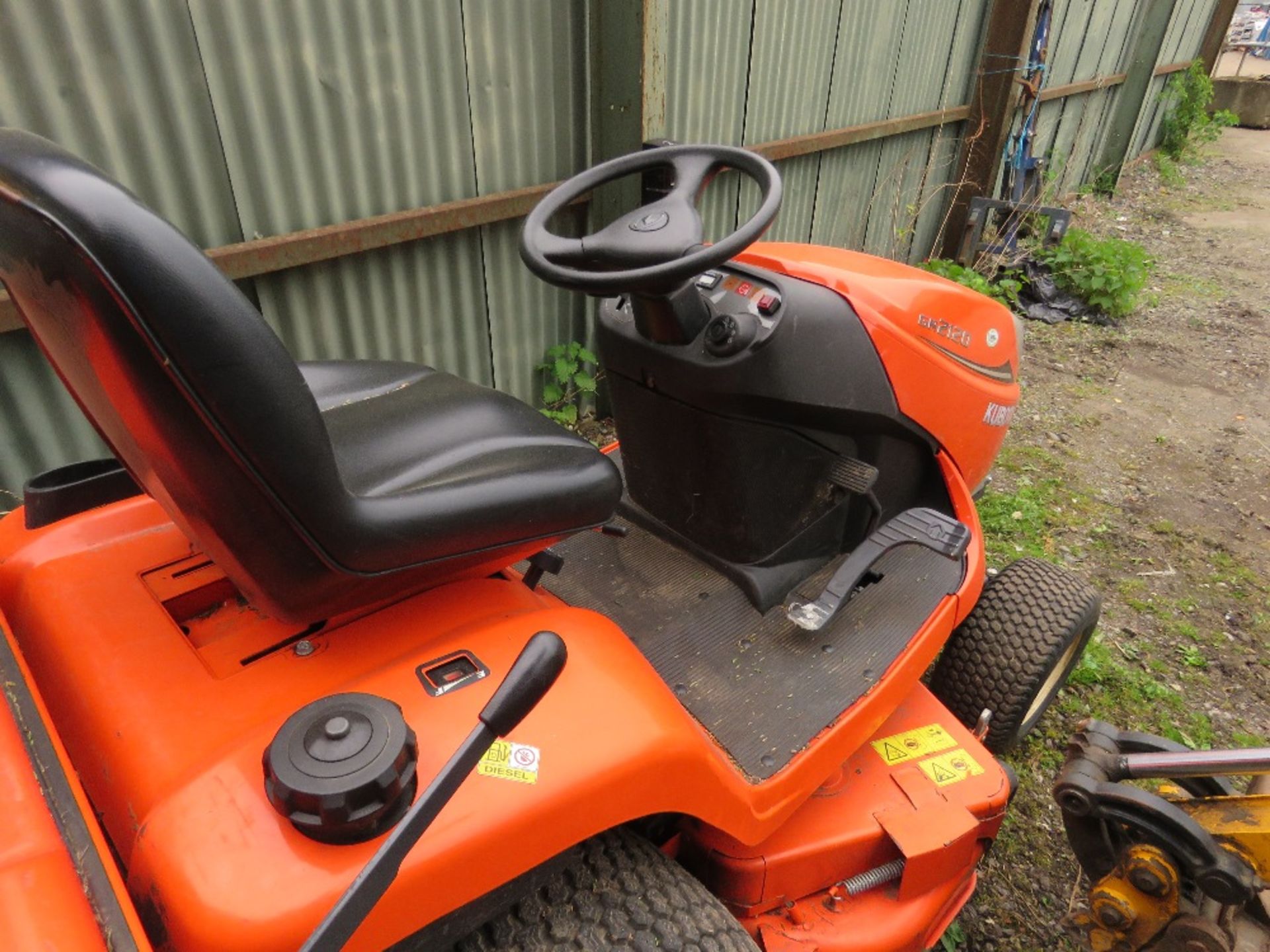 BID INCREMENT NOW £100!! KUBOTA GR2120 DIESEL ENGINED MOWER WITH REAR COLLECTOR, 4WD. - Image 5 of 11