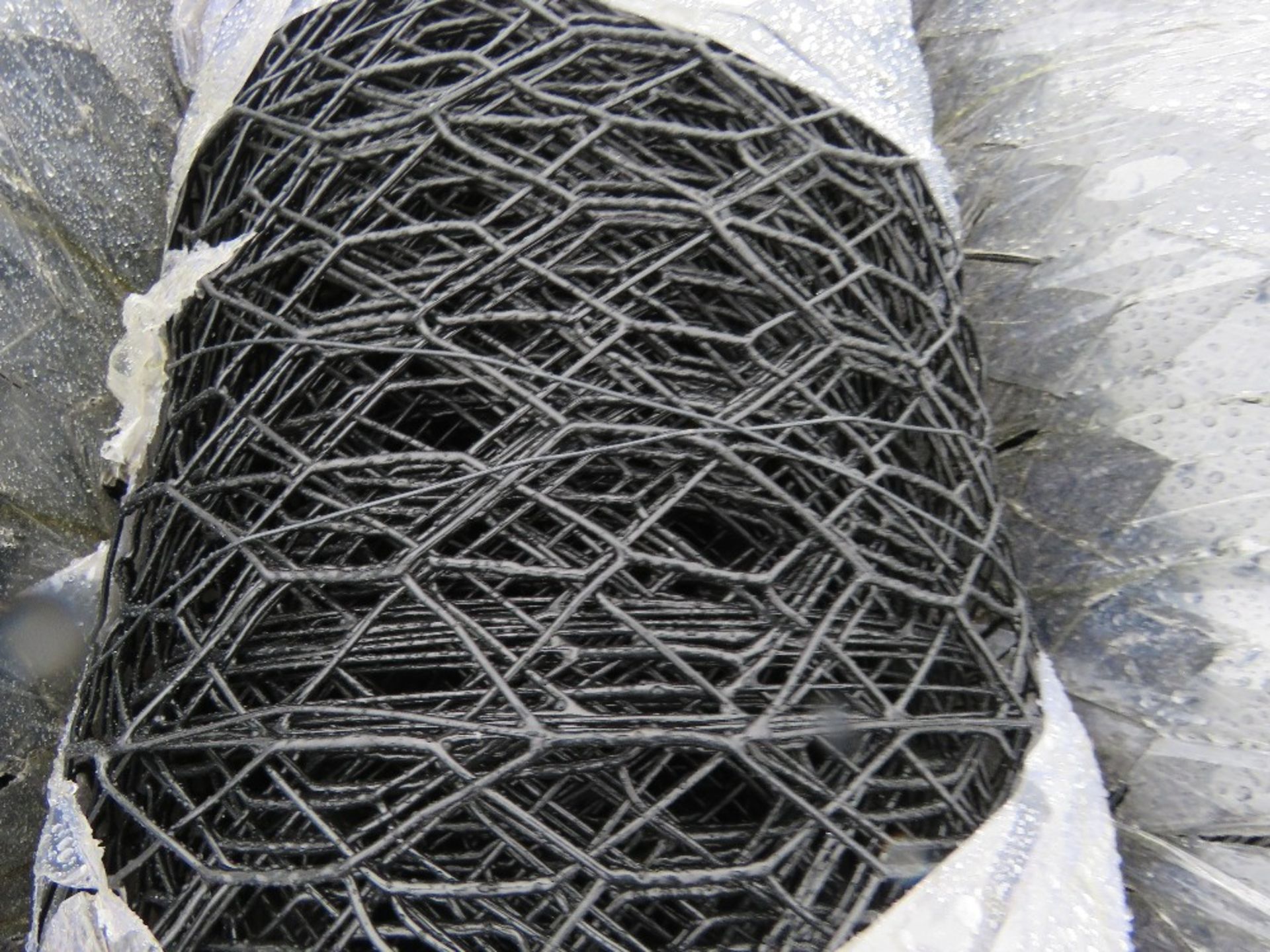 4NO ROLLS OF BLACK WIRE NETTING FENCING, 1M HEIGHT. - Image 3 of 3