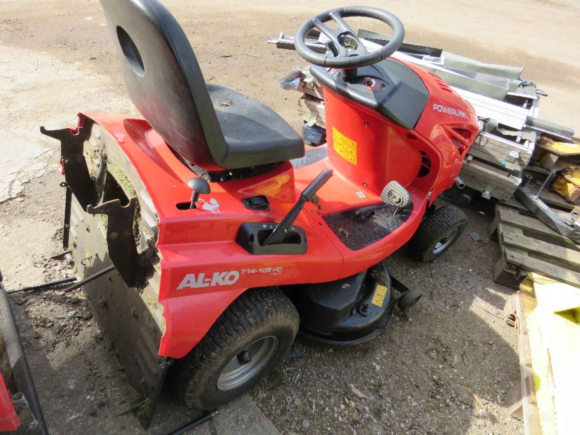ALKO POWERLINE RIDE ON MOWER WITH COLLECTOR.....THIS LOT IS SOLD UNDER THE AUCTIONEERS MARGIN SCHEME - Image 5 of 10