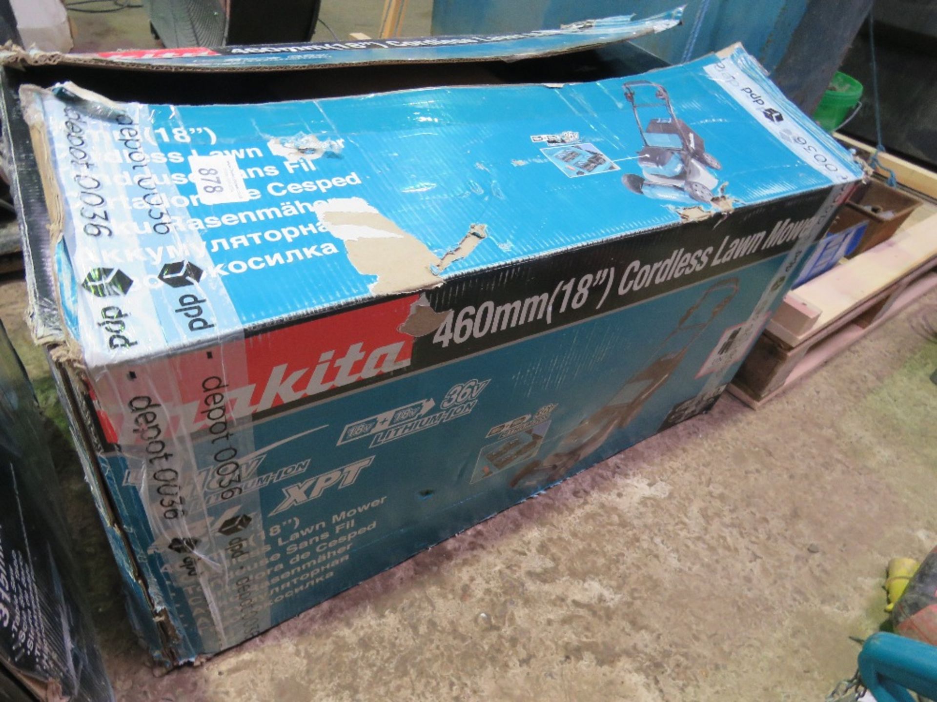 MAKITA BATTERY POWERED LAWNMOWER IN A BOX...BATTERIES NOT INCLUDED. - Image 2 of 7