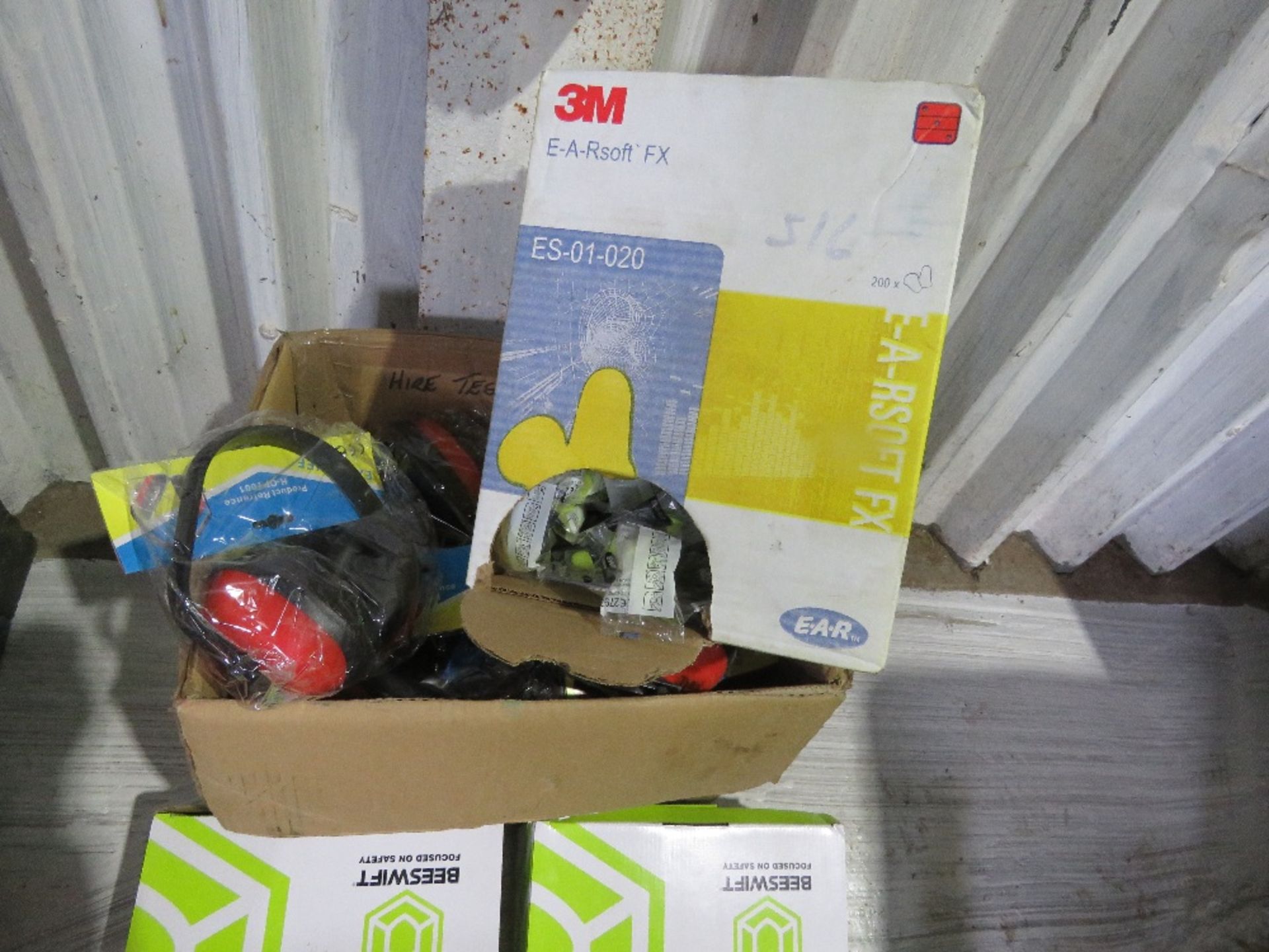 SAFETY ITEMS: EAR PLUGS, GOGGLES, EAR MUFFS ETC. SOURCED FROM COMPANY LIQUIDATION. THIS LOT IS S - Image 2 of 3