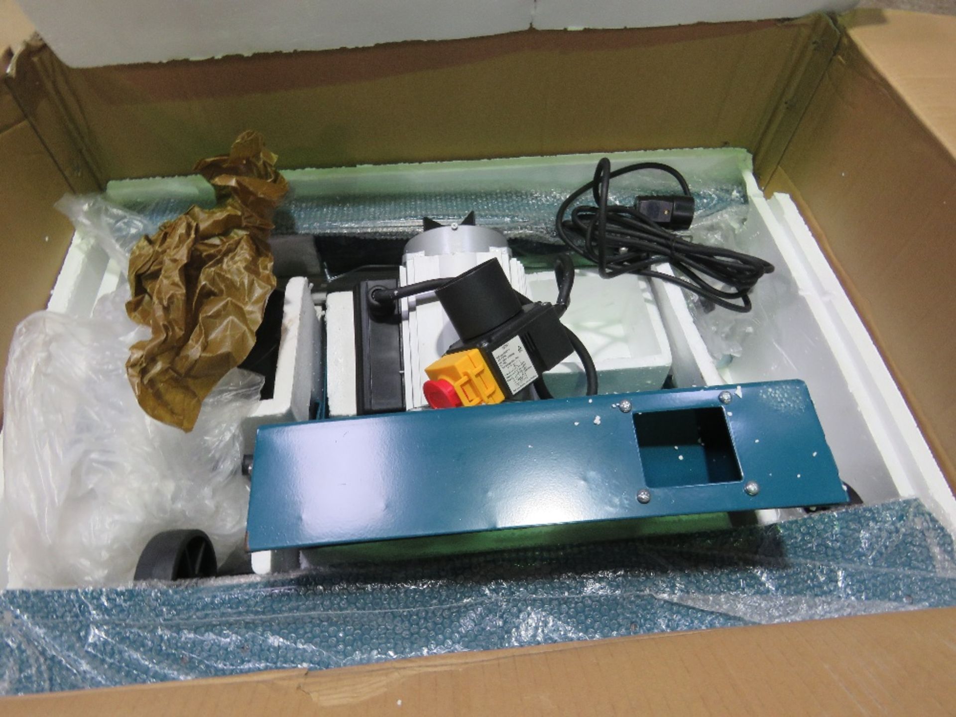 MAKITA 315MM 240VOLT TABLE SAW IN A BOX. - Image 5 of 6