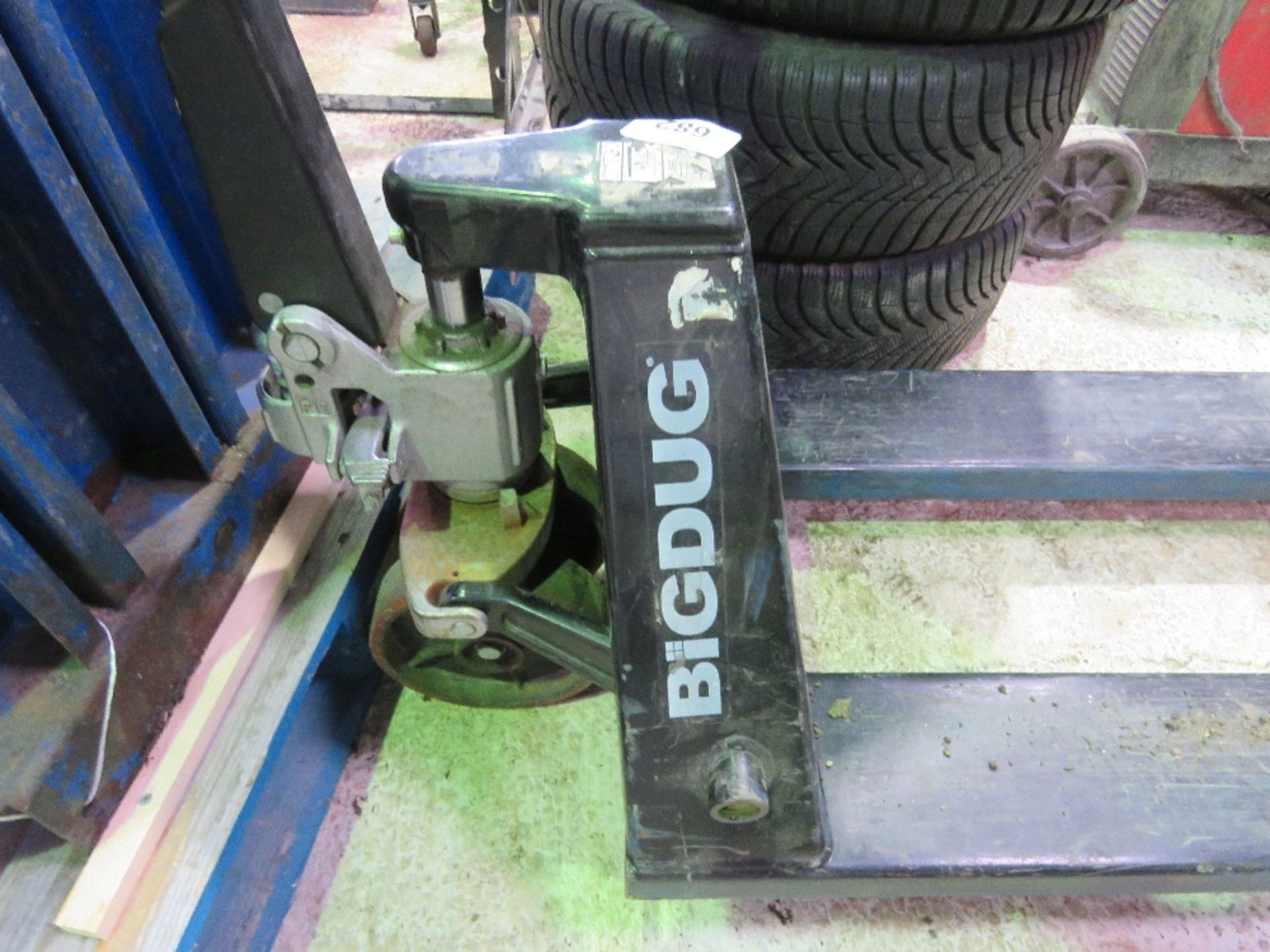 BIG DUG HYDRAULIC PALLET TRUCK, SOURCED FROM COMPANY LIQUIDATION. - Image 2 of 3