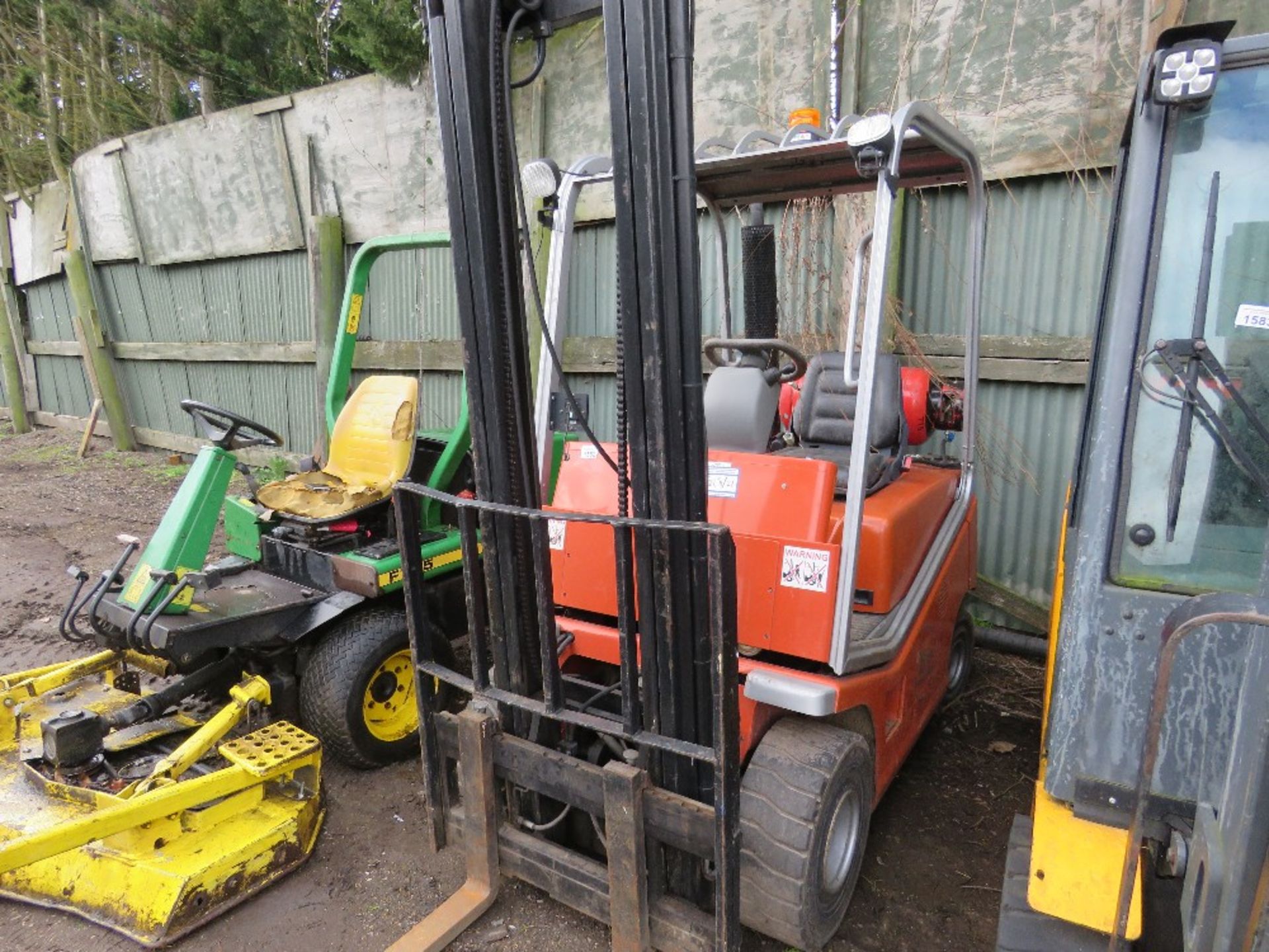 BT CARGO GAS POWERED FORKLIFT TRUCK, 3 TONNE RATED CAPACITY APPROX. 5154 REC HRS. SN:CE289098. - Image 5 of 14