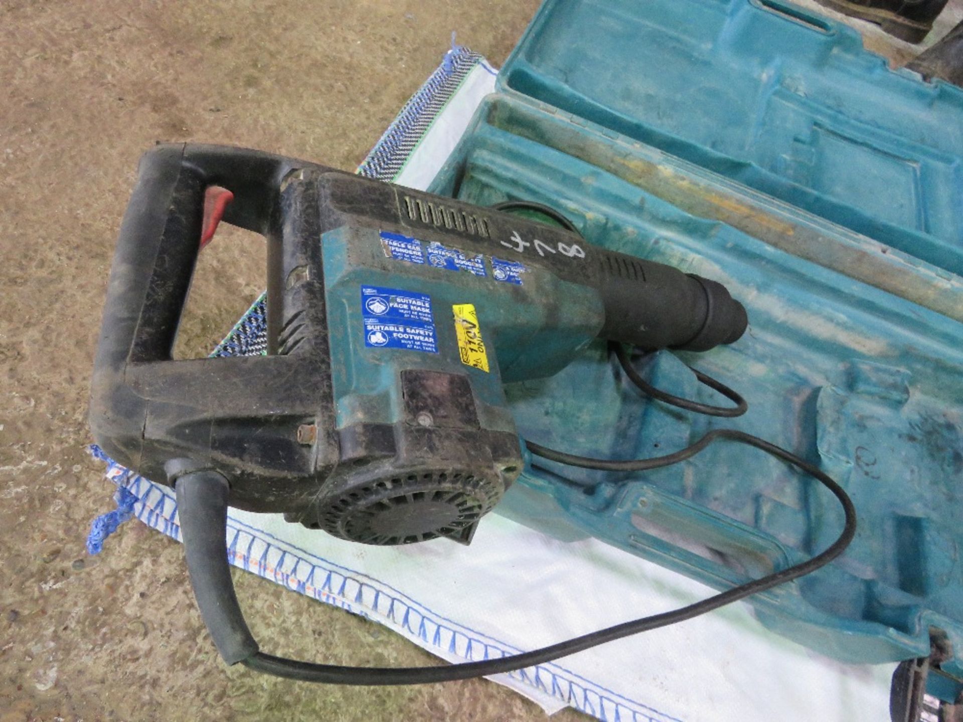 MAKITA 110VOLT HEAVY DUTY BREAKER IN A CASE. SOURCED FROM LOCAL DEPOT CLOSURE. - Image 3 of 3