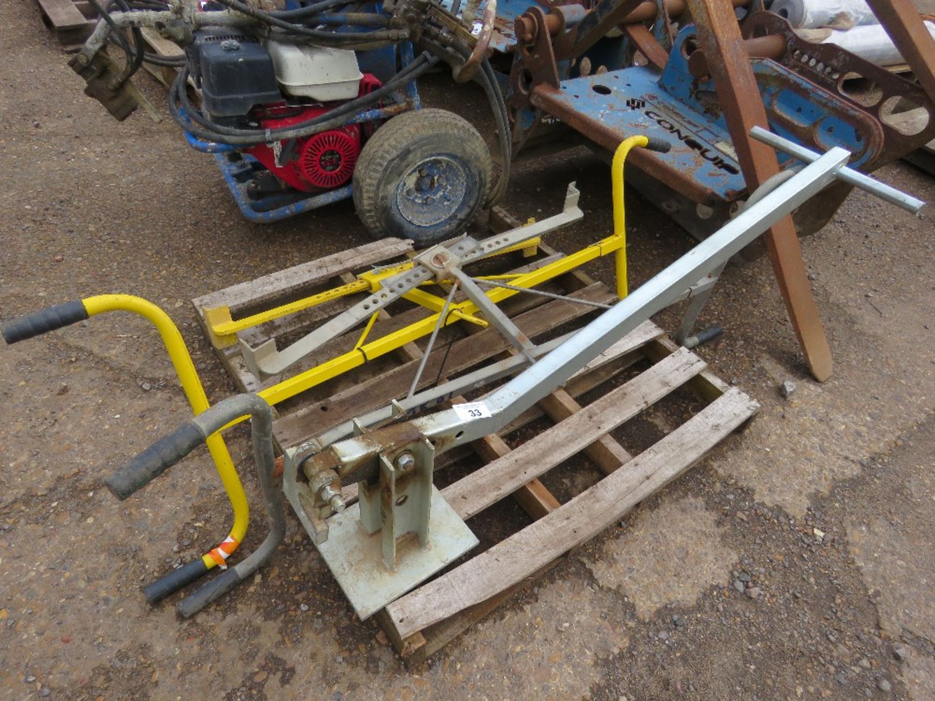 2 X KERB LIFTING TONGS AND A MANHOLE LIFTER UNIT. SOURCED FROM COMPANY LIQUIDATION.....THIS LOT IS S
