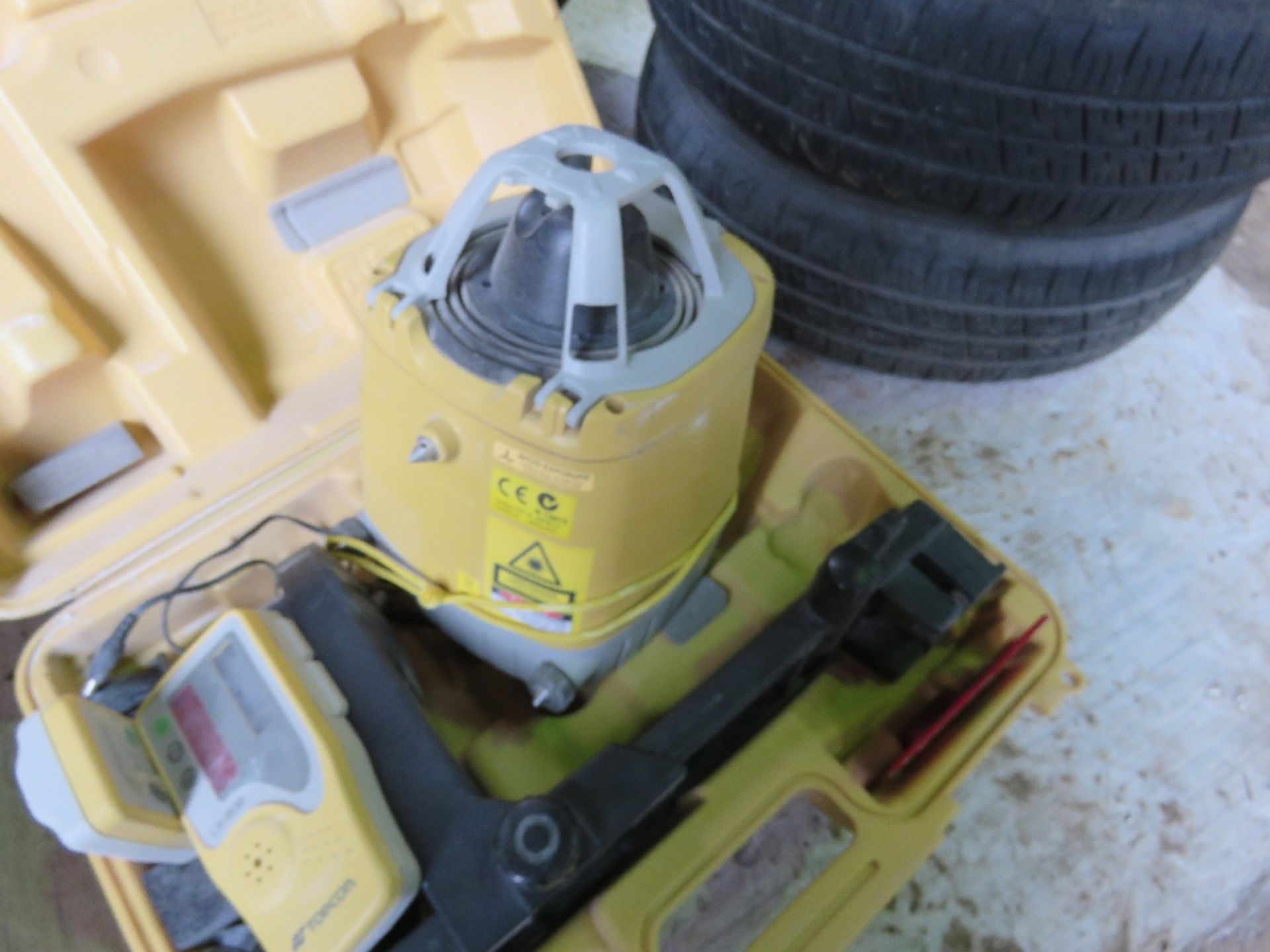 TOPCON RL-VH3D ROTATING LASER LEVEL SET IN A CASE. DIRECT FROM LOCAL COMPANY. - Image 5 of 6
