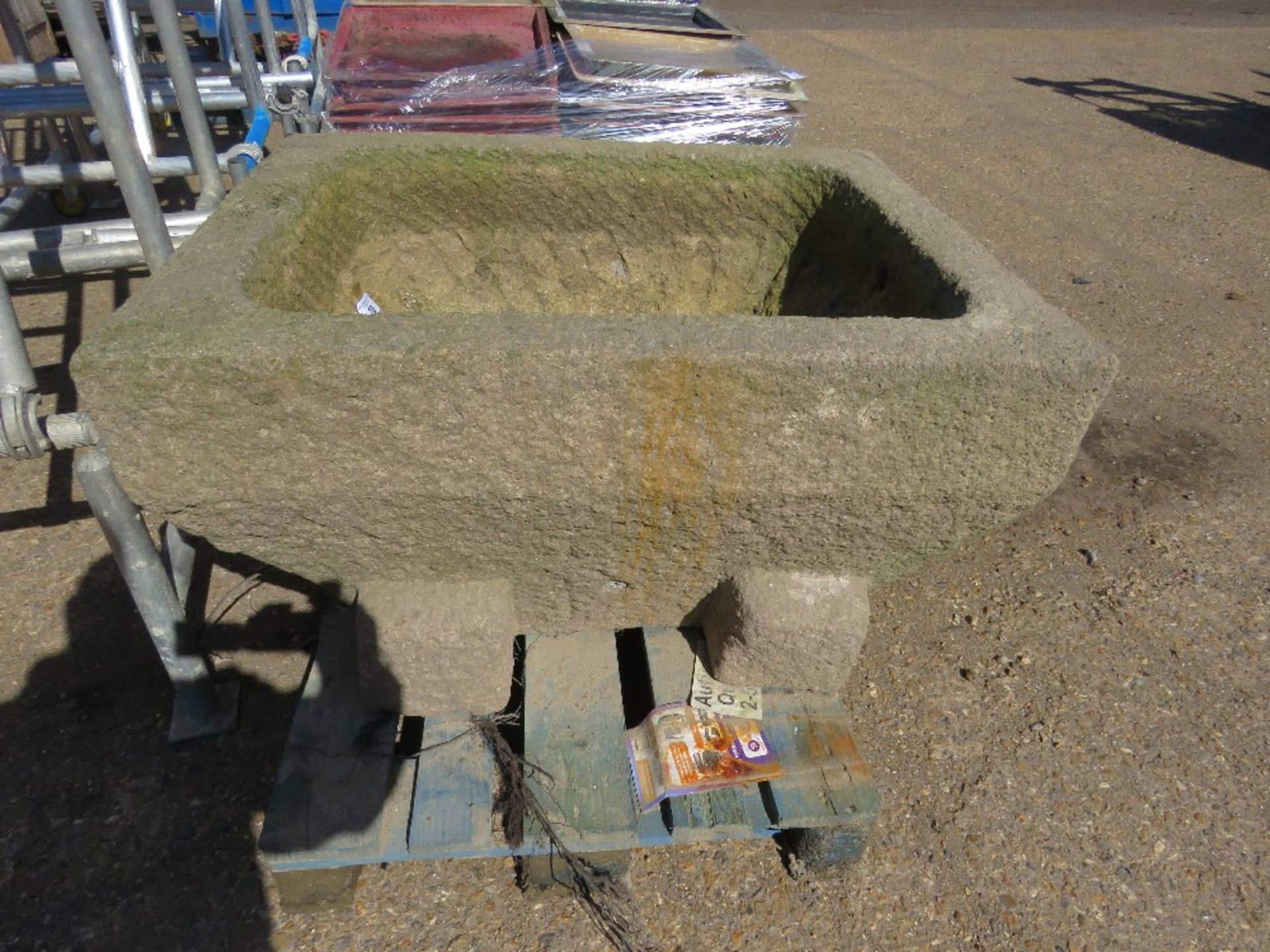 CARVED STONE WATER TROUGH (IDEAL GARDEN PLANTER/FEATURE) 0.58M HEIGHT X 1.1M X 0.9M MAX APPROX. - Image 2 of 6