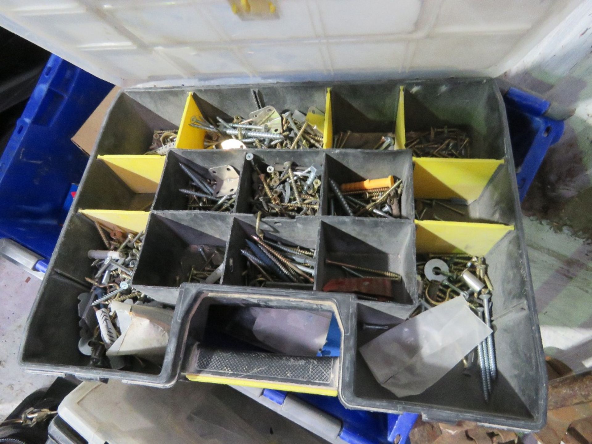 QUANTITY OF ASSORTED SCREWS AND FASTENINGS.....THIS LOT IS SOLD UNDER THE AUCTIONEERS MARGIN SCHEME, - Image 4 of 5