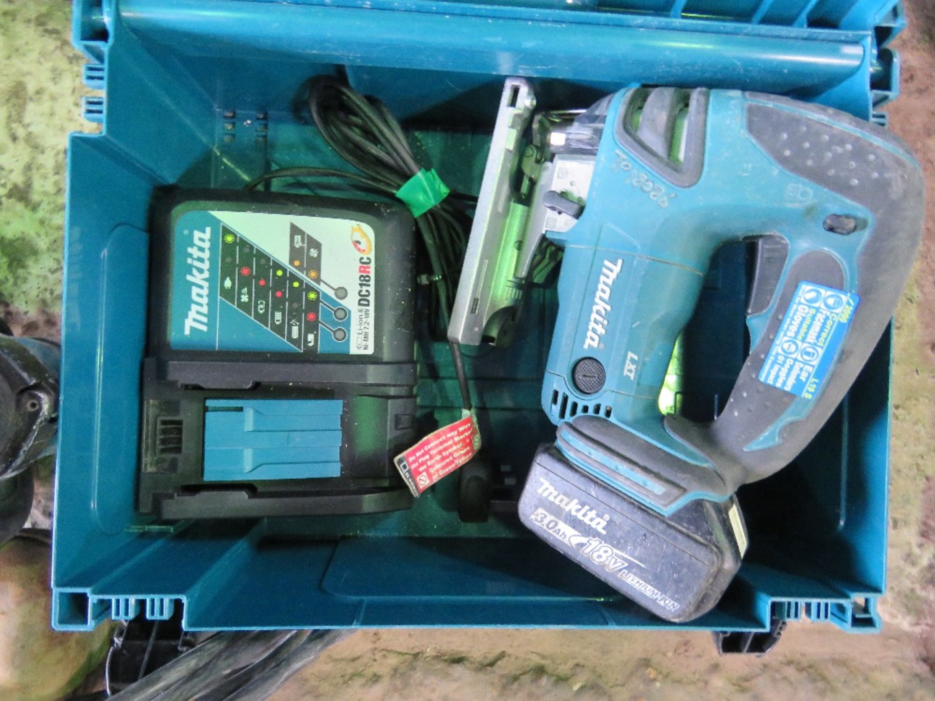 MAKITA AVT BATTERY JIGSAW PLUS AN AVT BREAKER 110VOLT. - Bild 2 aus 2