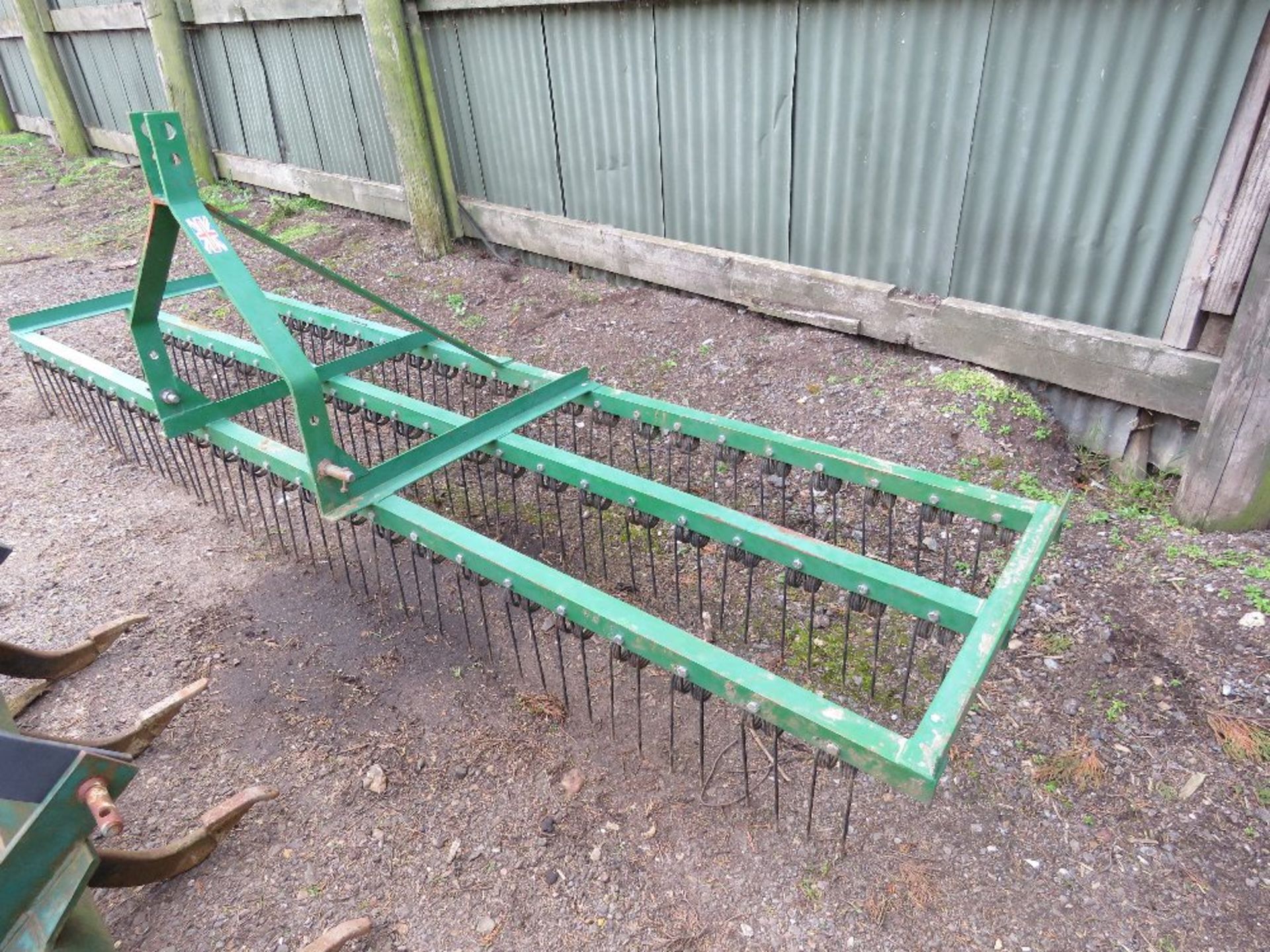 TRACTOR MOUNTED SPRING TINE GRASS HARROW, 10FT OVERALL WIDTH APPROX, IDEAL FOR SMALL TRACTOR.....THI - Image 4 of 4