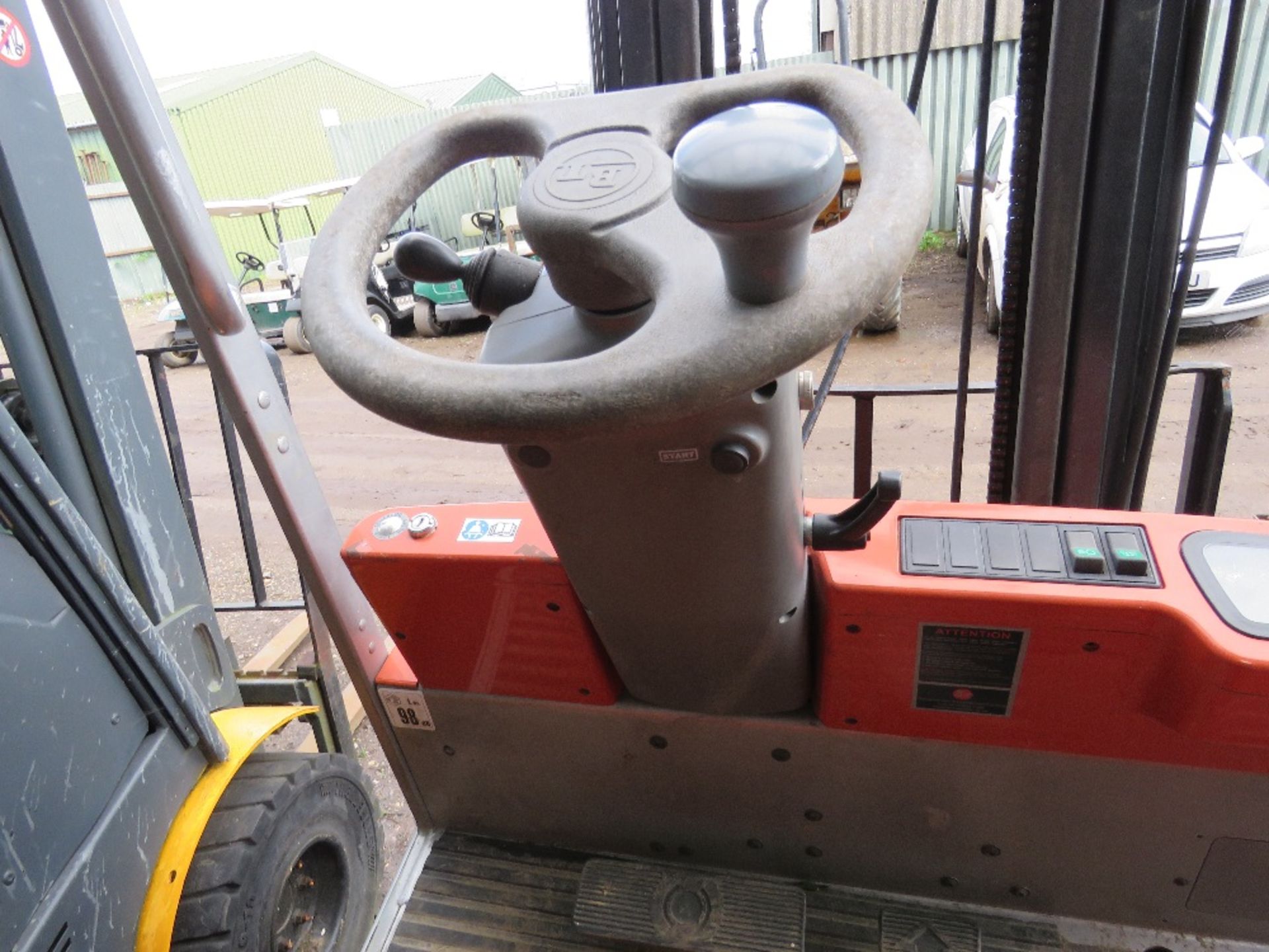 BT CARGO GAS POWERED FORKLIFT TRUCK, 3 TONNE RATED CAPACITY APPROX. 5154 REC HRS. SN:CE289098. - Image 12 of 14