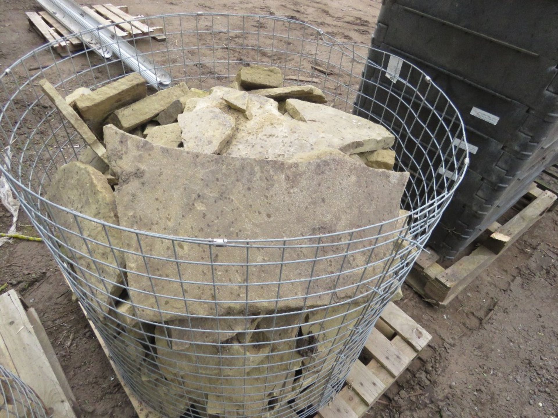 3NO LARGE CAGES OF SANDSTONE PAVING PIECES.....THIS LOT IS SOLD UNDER THE AUCTIONEERS MARGIN SCHEME, - Image 7 of 7